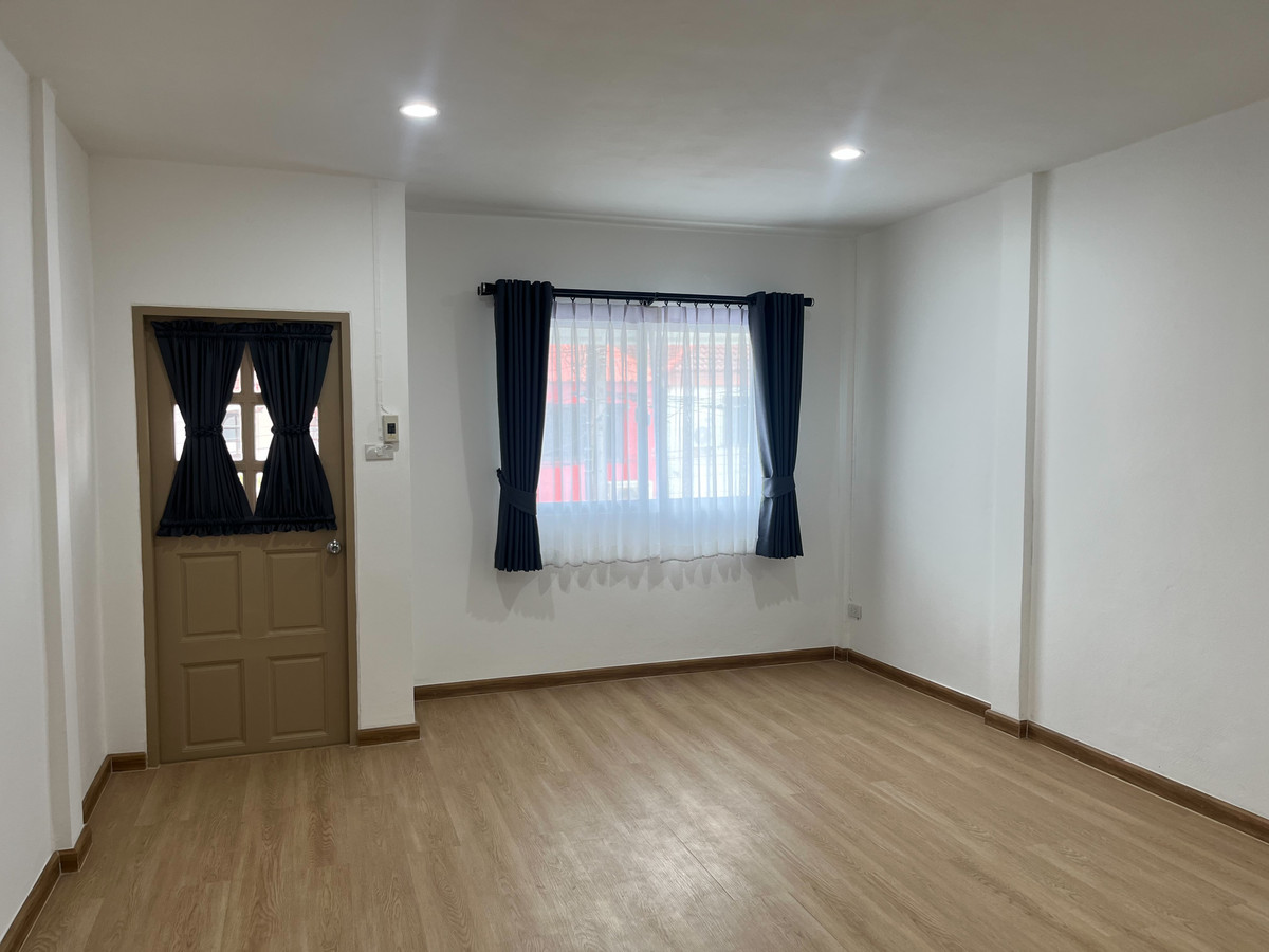 For SaleTownhomePattanakan, Srinakarin : P-2707 Urgent sale! The Master, Suan Luang Rama 9, good location, convenient to travel next to the main road.