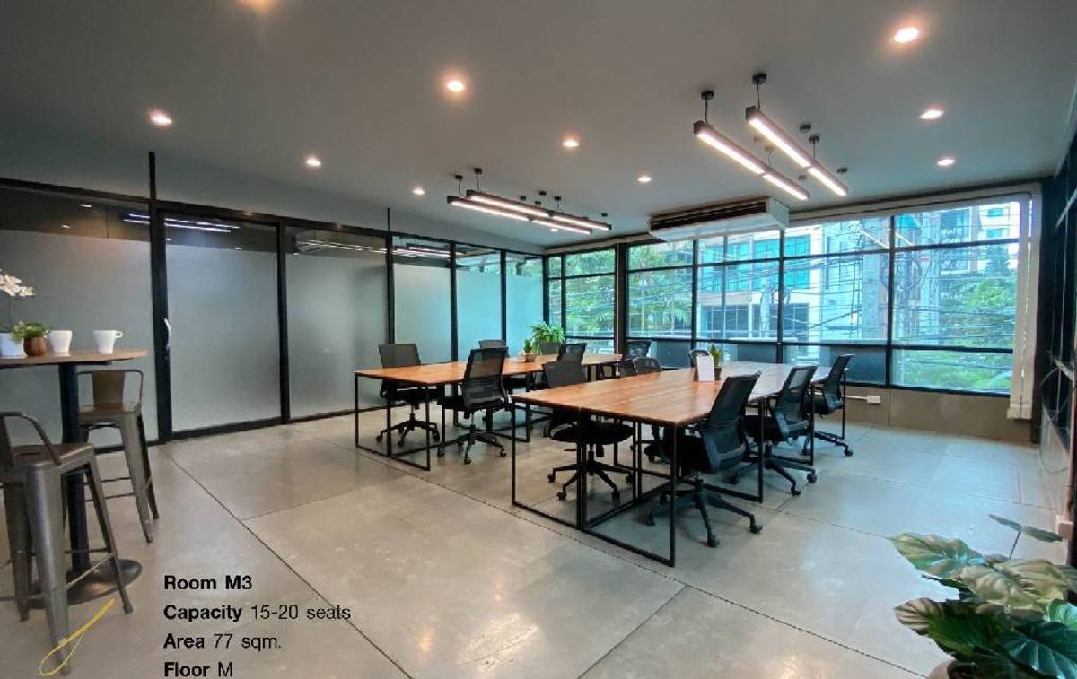 ให้เช่าสำนักงานวงเวียนใหญ่ เจริญนคร : ให้เช่า Service Office ใกล้ BTS วงเวียนใหญ่ ห้องสวย เฟอร์ครบ พร้อมหิ้วโน้ตบุ๊คเข้าทำงานได้เลย มีกั้นห้องผู้บริหารให้เรียบร้อย 