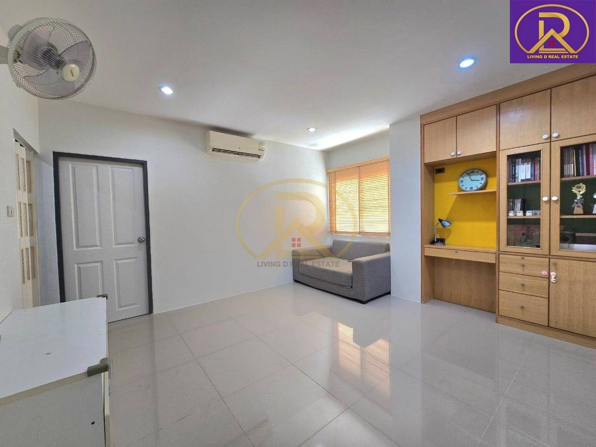 ขายคอนโดศรีราชา แหลมฉบัง บ้านบึง : ขายคอนโดสยามซิตี้ บ่อวิน ห้องมุม ห้องใหญ่ ขายถูก บิ้วสวย ใกล้โรบินสันบ่อวิน  ต.บ่อวิน อ.ศรีราชา จ.ชลบุรี公寓出售，暹罗城Bowin，转角房，房间大，价格便宜，建筑漂亮，靠近春武里府是拉差区Bowin分区Robinson Bowin。