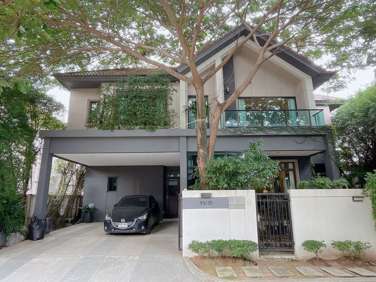 ขายบ้านบางนา แบริ่ง ลาซาล : ขายพร้อมผู้เช่า บ้านหรู สไตล์ Modern Luxury ให้ชีวิตเหนือระดับ ทำเลศักยภาพ ติดถนนใหญ่ ใกล้ MEGA บางนา และรถไฟฟ้าสายสีเหลือง หมู่บ้านหรู หลังมุม แต่งครบ Built in ทั้งหลัง โครงการ บางกอกบูเลอร์วาร์ด ศรีนครินทร์- บางนา