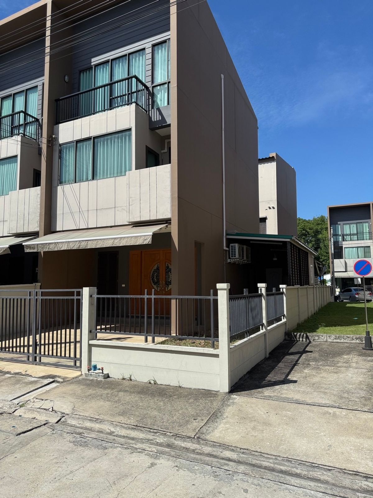 For RentTownhomeSeri Thai, Ramkhamhaeng Nida : For Rent !! 32K: 3-STOERY TOWN HOUSE, BAAN KLANG MUNG LADPRAO-Serithai