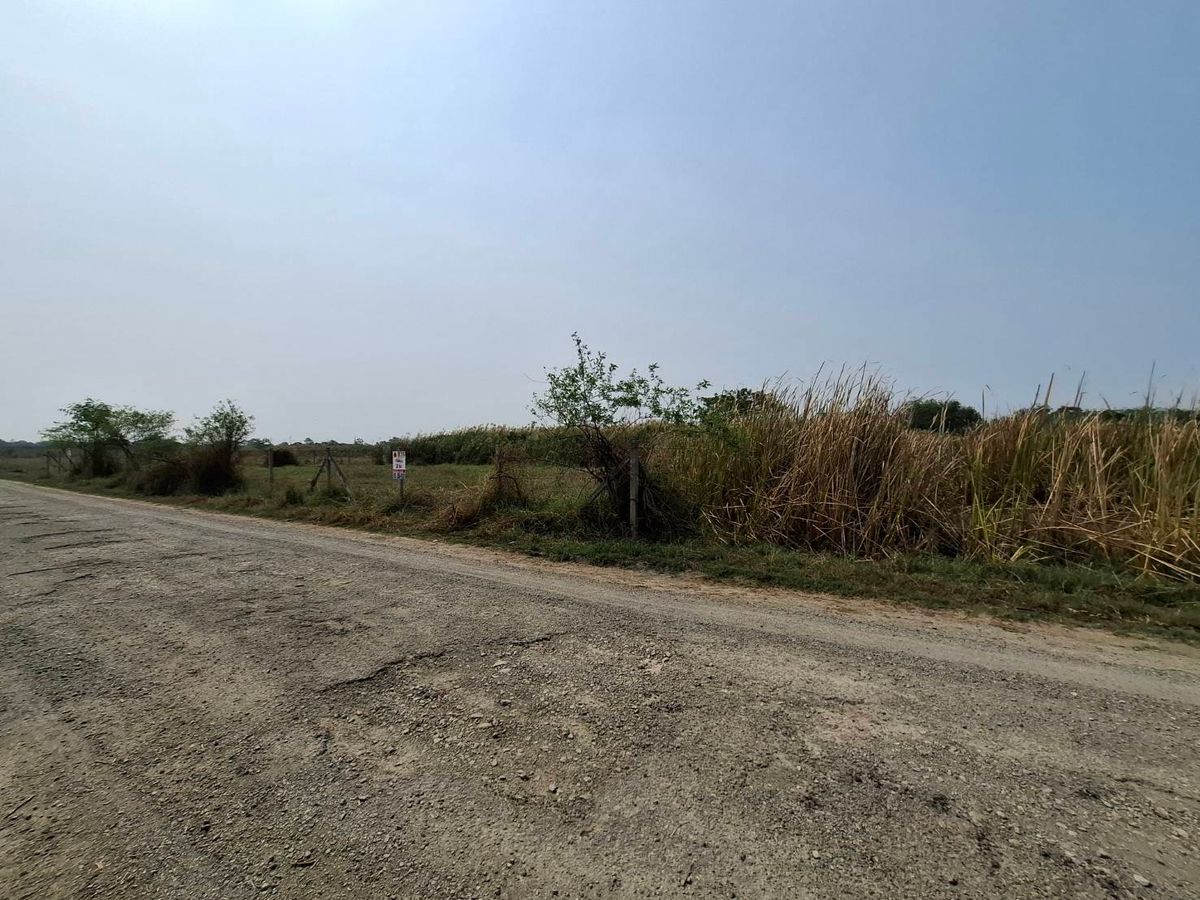 ขายที่ดินนครปฐม : ขายที่ดินสวย 2 ไร่ นครปฐม ไร่ละ 500,000 เชื่อมต่อได้ทั้ง นครปฐม กาญจนบุรี สุพรรณี ใกล้มอเตอร์เวย์  กว้าง 40 เมตร ลึก 80 เมตร