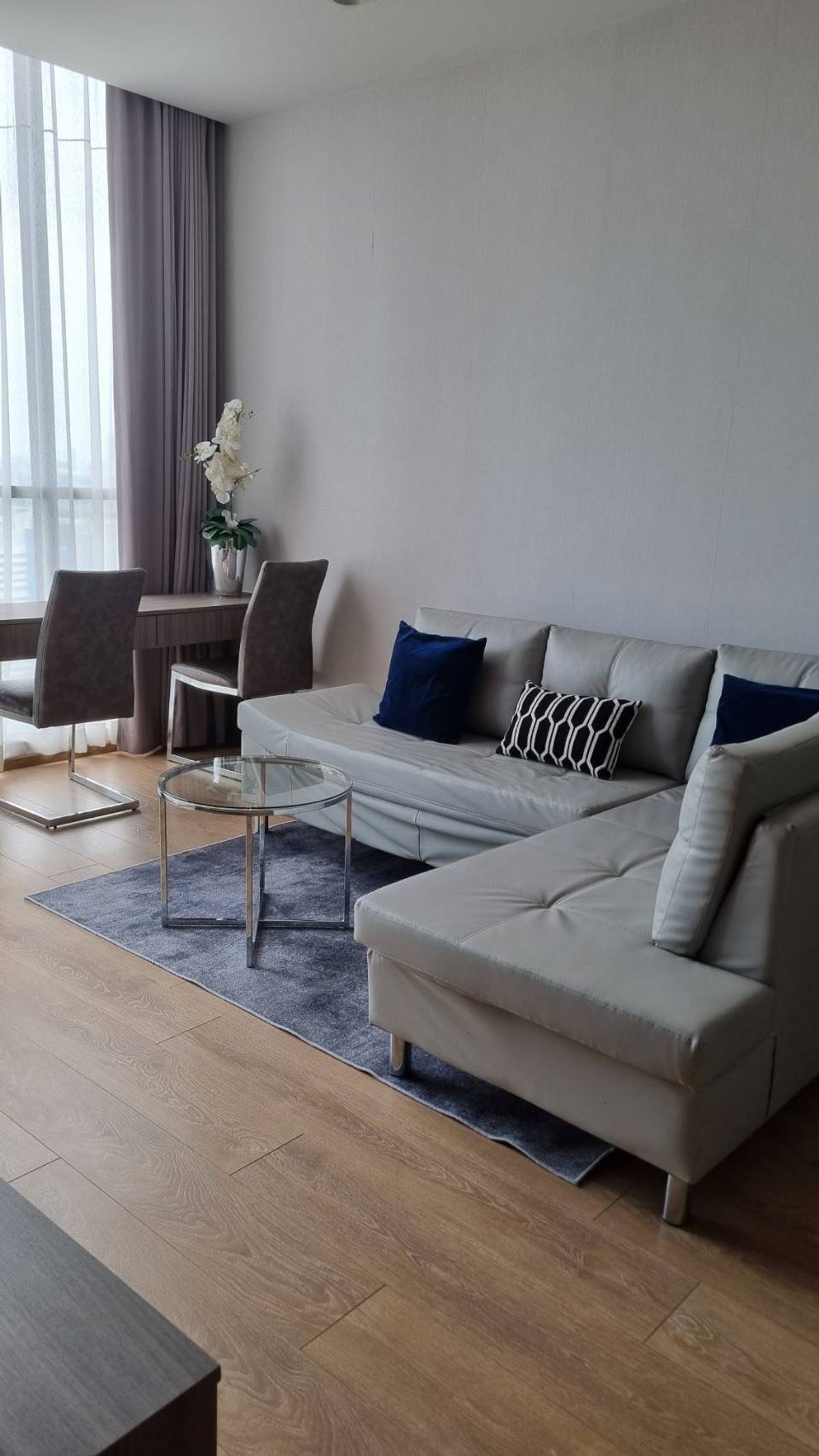 For RentCondoWitthayu, Chidlom, Langsuan, Ploenchit : ♦ Prime Location ♦ Building B Floor 30+ | 70.00 sq.m. 2 Bedroom | Condo with Skywalk connected to Ploenchit BTS, Central Embassy  