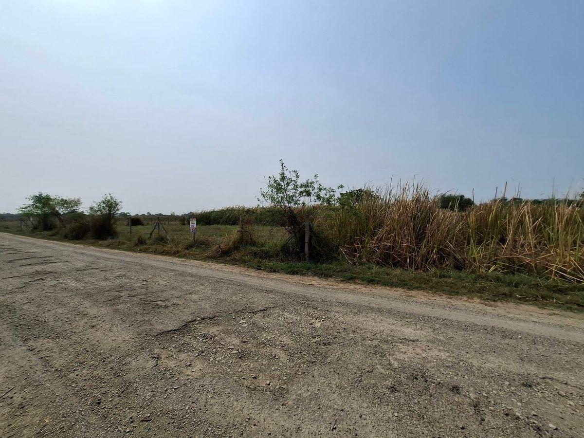 ขายที่ดินนครปฐม : ขายที่ดินสวย 2 ไร่ นครปฐม ไร่ละ 500,000 เชื่อมต่อได้ทั้ง นครปฐม กาญจนบุรี สุพรรณี ใกล้มอเตอร์เวย์  กว้าง 40 เมตร ลึก 80 เมตร