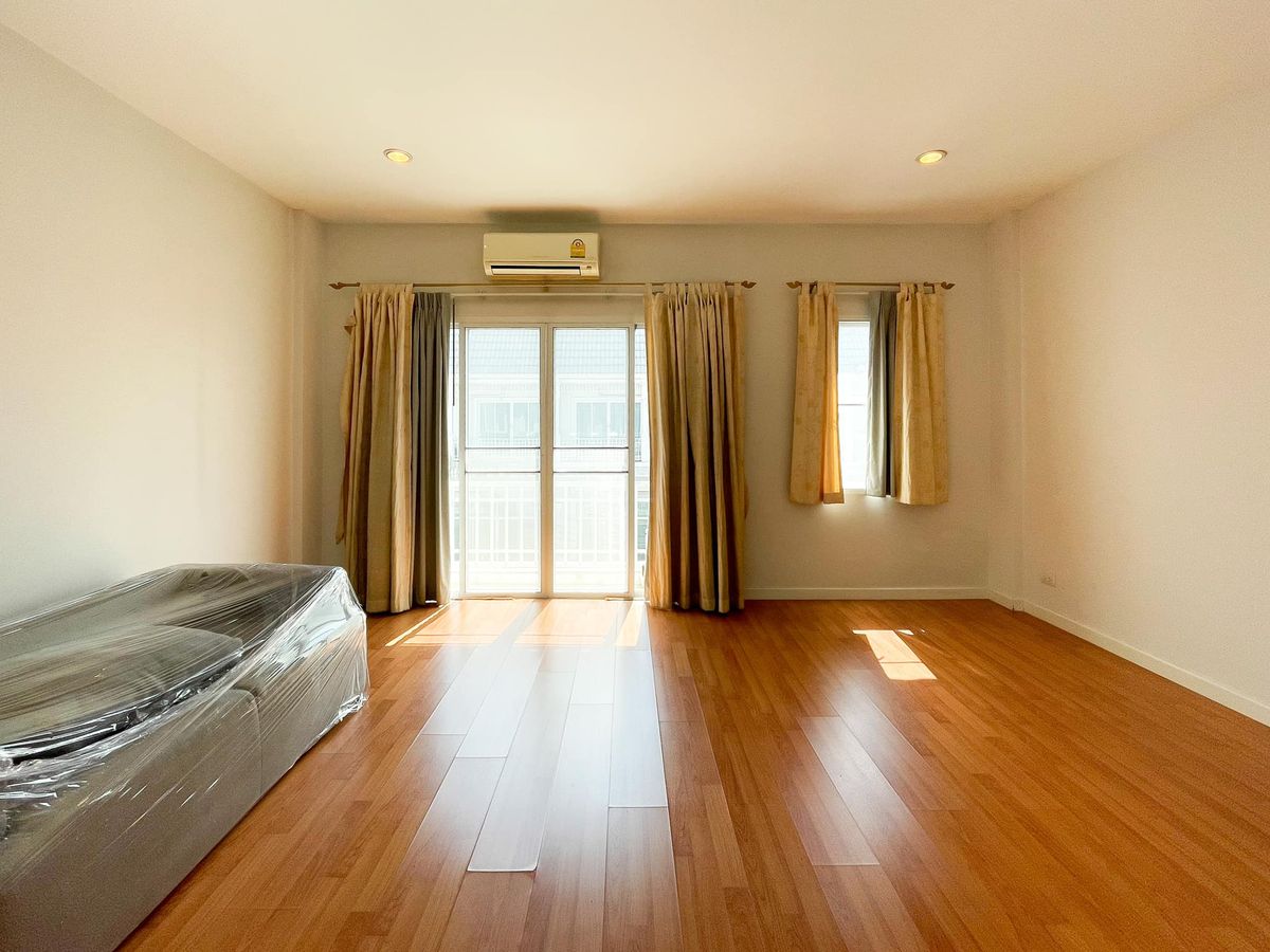 For SaleTownhomeLadkrabang, Suwannaphum Airport : The Metro Rama 9 /3 Bedrooms (Sale), The Metro Rama 9 /3 Bedrooms (For Sale) FON005