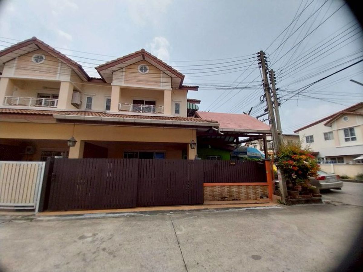 For SaleTownhomePathum Thani,Rangsit, Thammasat : Selling 2 layers of townhouses behind the corner of the Maine road Sue Sai Village, Sai Mai, area 37.4 sq.w. 3 bedrooms, 2 bathrooms, 2 car parks, Lat Sawai Subdistrict, Lam Luk Ka District, Pathum Thani