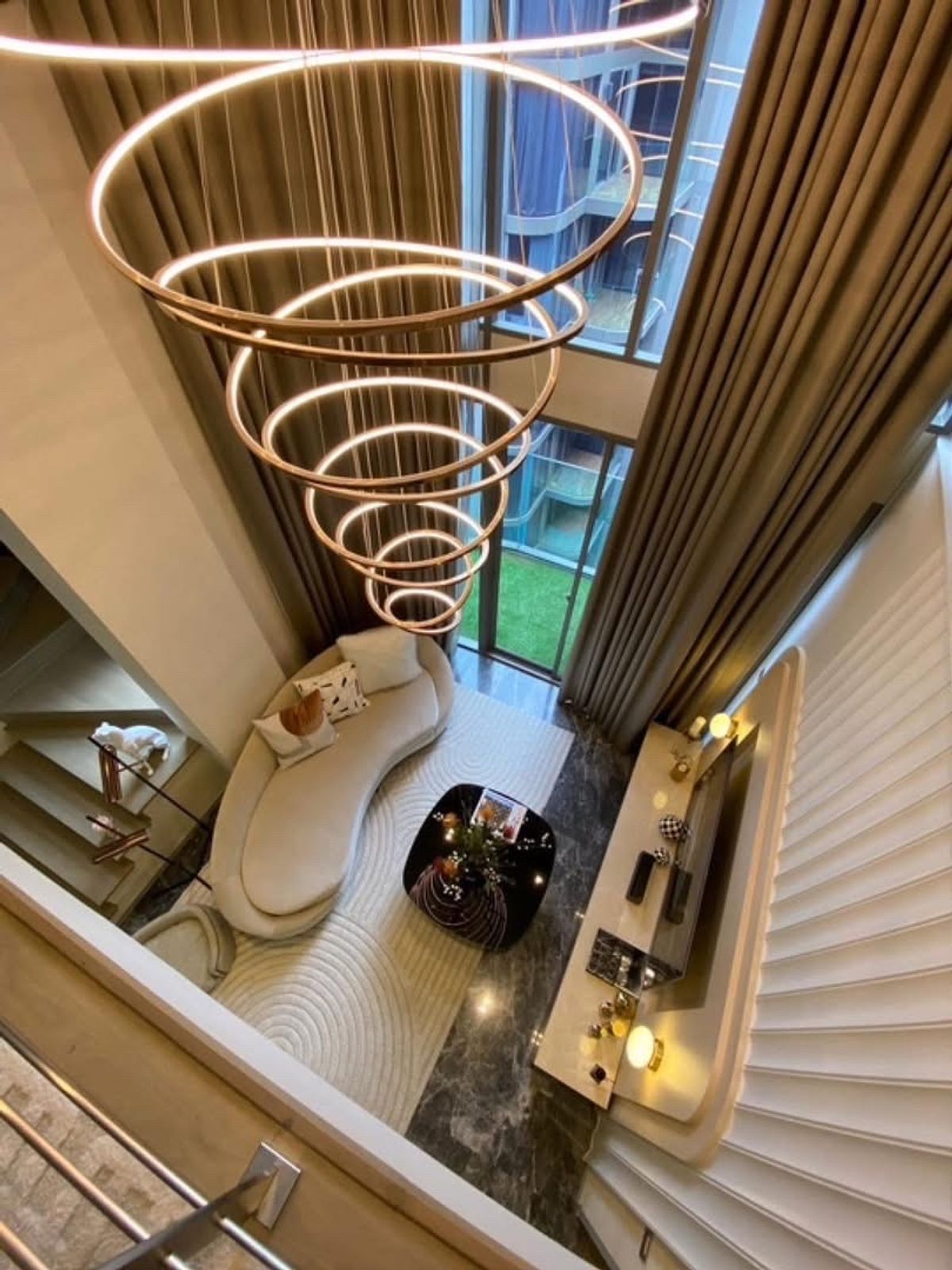 ให้เช่าคอนโดสุขุมวิท อโศก ทองหล่อ : ให้เช่า คอนโด Duplex 3 ห้องนอน Ashton Residence Sukhumvit 41 สุขุมวิท 41 เลี้ยงสัตว์ได้ Low-Rise ใกล้ BTS พร้อมพงษ์ Em District เฟอร์ครบ