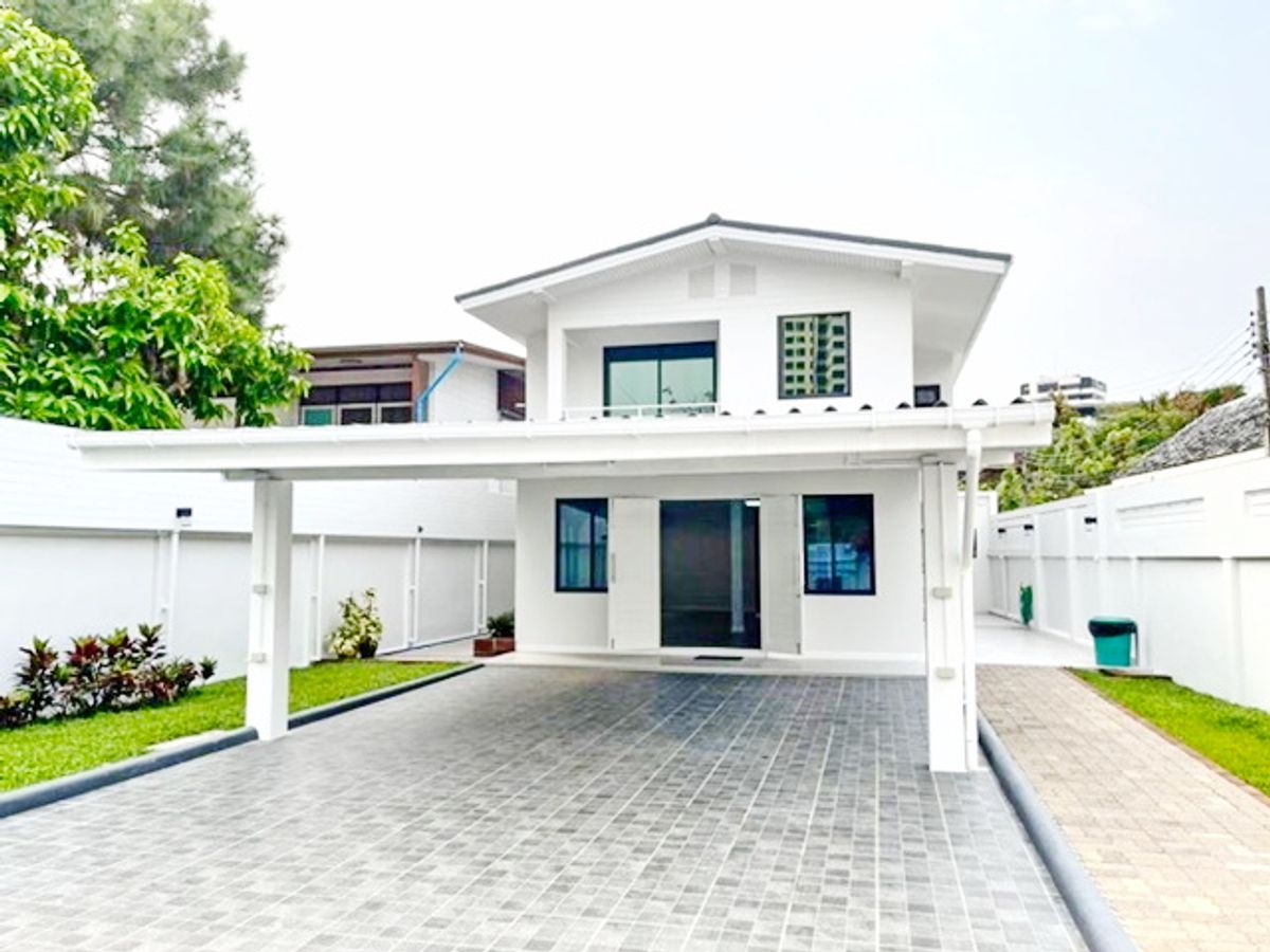 For RentHouseRama 8, Samsen, Ratchawat : BTS Saphan Khwai 900 m. Rental 2 floors, 112 sq.w. BTS Ari 660 M.412 sq.m., Korn Kaew School (Kims) 1.2 km.