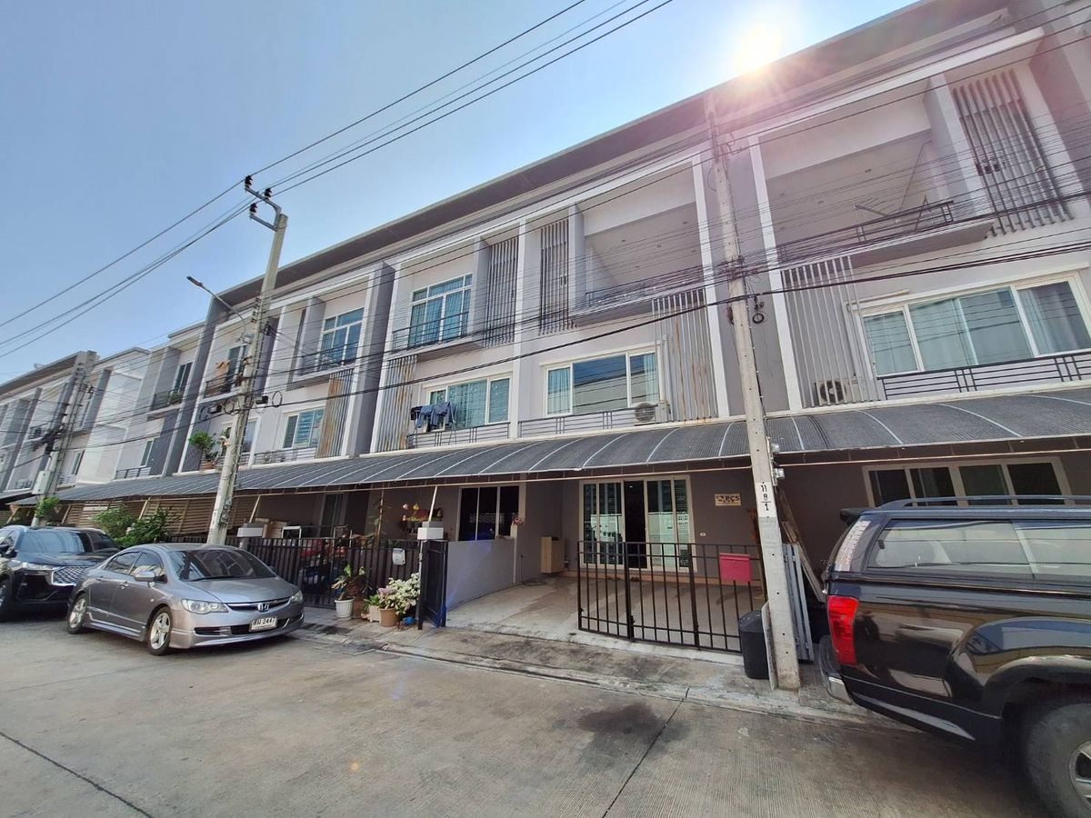 For SaleTownhomeEakachai, Bang Bon : 3 -storey homes for sale, price not more than 4 million, exclusive, Sathorn Kalapapruek, The Exclusive Sathon Kanlapapruek, area 21.4 sq.w.