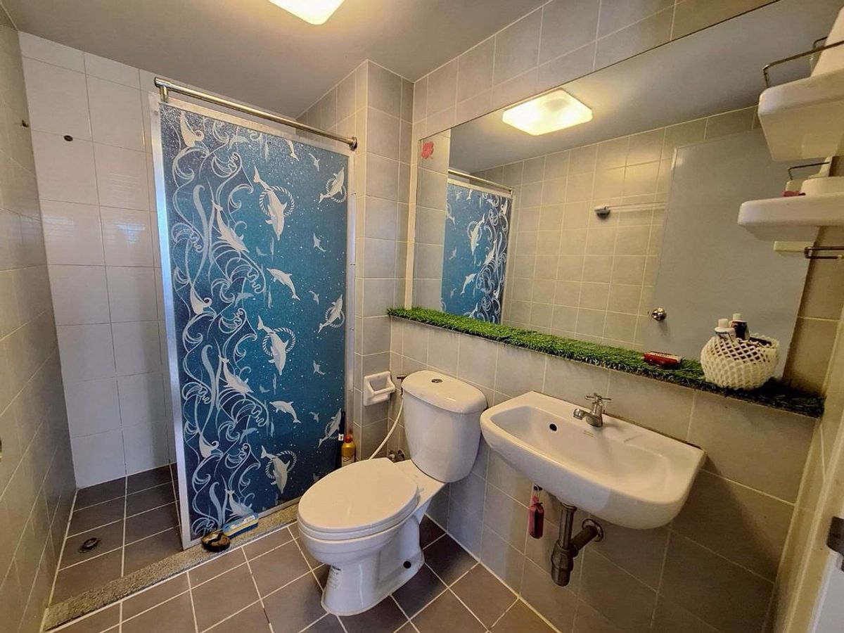 For SaleCondoThaphra, Talat Phlu, Wutthakat : Urgent sale, the cheapest price, near the electric train, carrying the luggage straight away