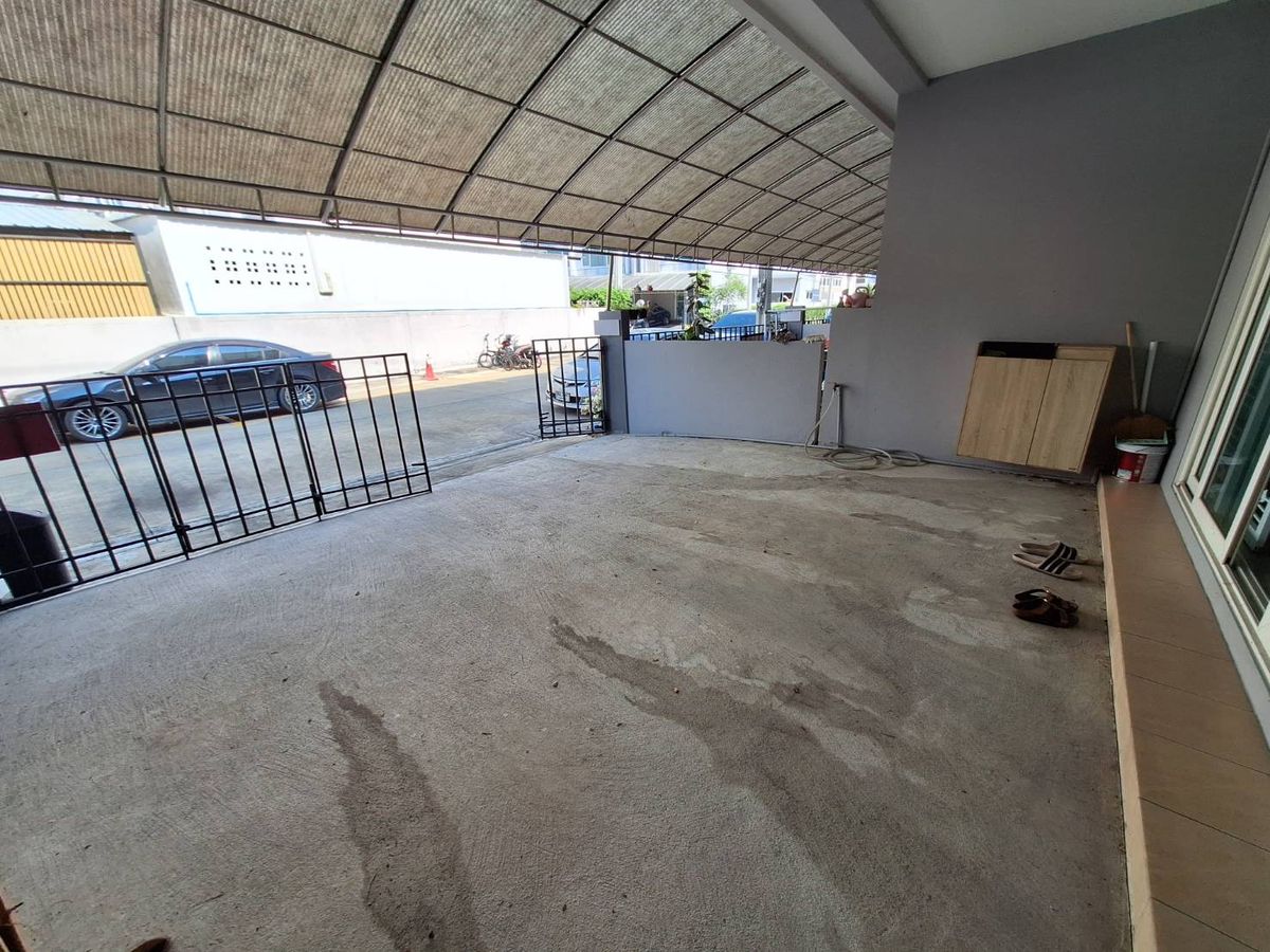 For SaleTownhomeEakachai, Bang Bon : 3 -storey homes for sale, price not more than 4 million, exclusive, Sathorn Kalapapruek, The Exclusive Sathon Kanlapapruek, area 21.4 sq.w.