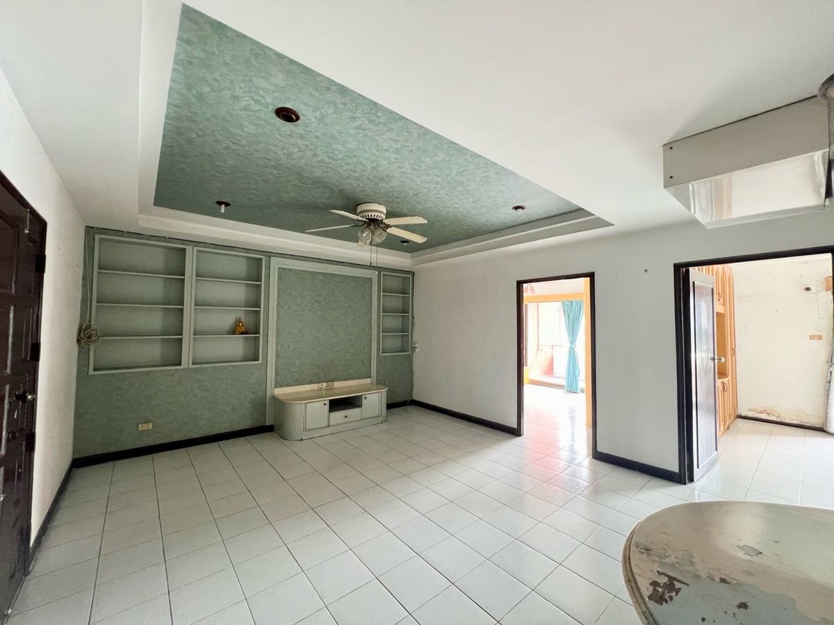 For SaleCondoBangna, Bearing, Lasalle : ✨ [For Sale] 2 bedroom condo for sale in the Country Complex Bangna Project ✨ 2 car park near BTS Bangna  