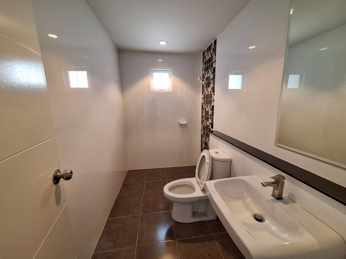 For SaleTownhomeEakachai, Bang Bon : 3 -storey homes for sale, price not more than 4 million, exclusive, Sathorn Kalapapruek, The Exclusive Sathon Kanlapapruek, area 21.4 sq.w.