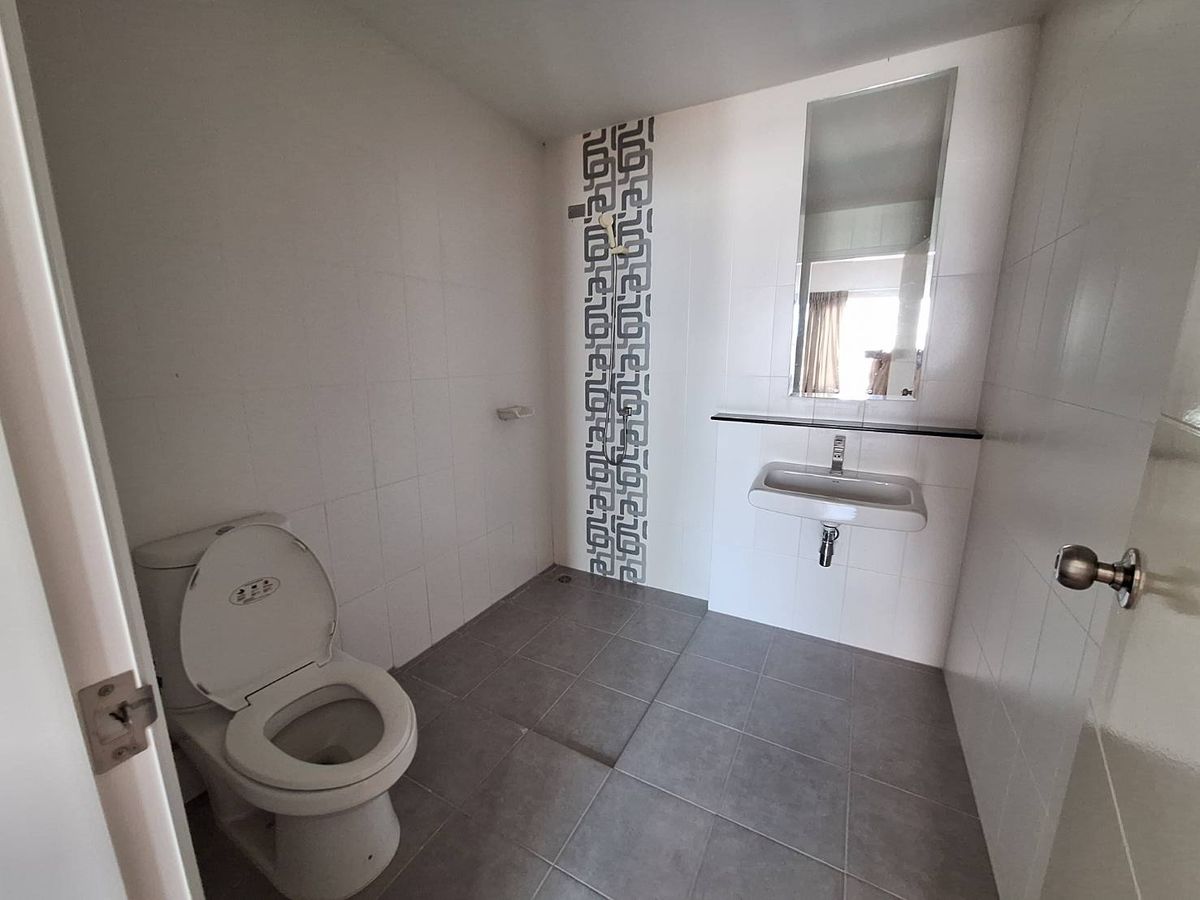 For SaleTownhomeEakachai, Bang Bon : 3 -storey homes for sale, price not more than 4 million, exclusive, Sathorn Kalapapruek, The Exclusive Sathon Kanlapapruek, area 21.4 sq.w.