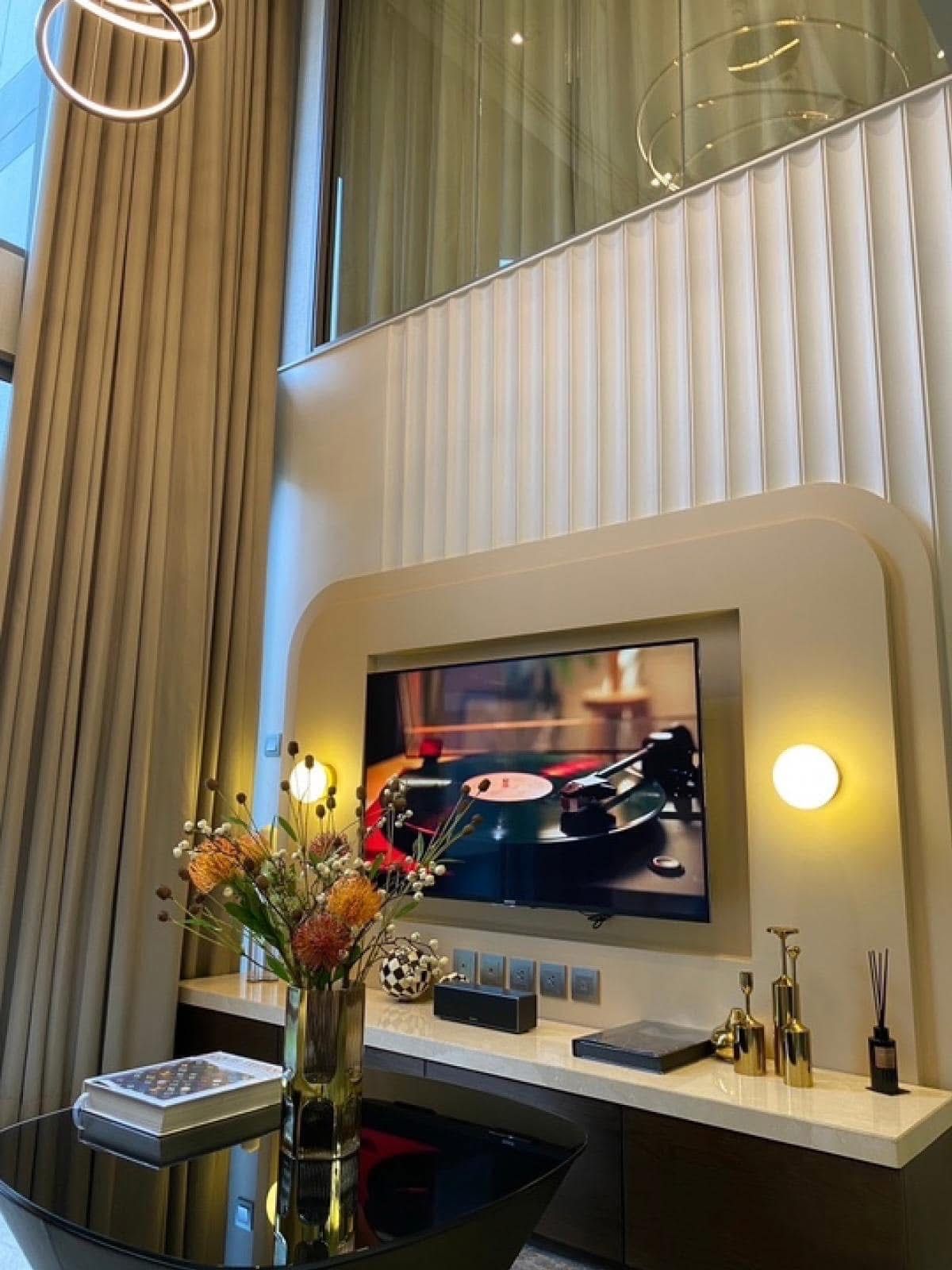 ให้เช่าคอนโดสุขุมวิท อโศก ทองหล่อ : ให้เช่า คอนโด Duplex 3 ห้องนอน Ashton Residence Sukhumvit 41 สุขุมวิท 41 เลี้ยงสัตว์ได้ Low-Rise ใกล้ BTS พร้อมพงษ์ Em District เฟอร์ครบ