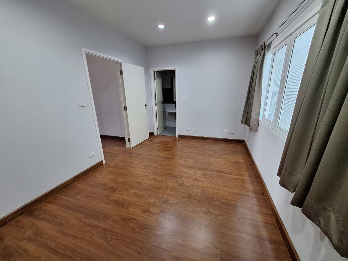 For SaleTownhomeEakachai, Bang Bon : 3 -storey homes for sale, price not more than 4 million, exclusive, Sathorn Kalapapruek, The Exclusive Sathon Kanlapapruek, area 21.4 sq.w.