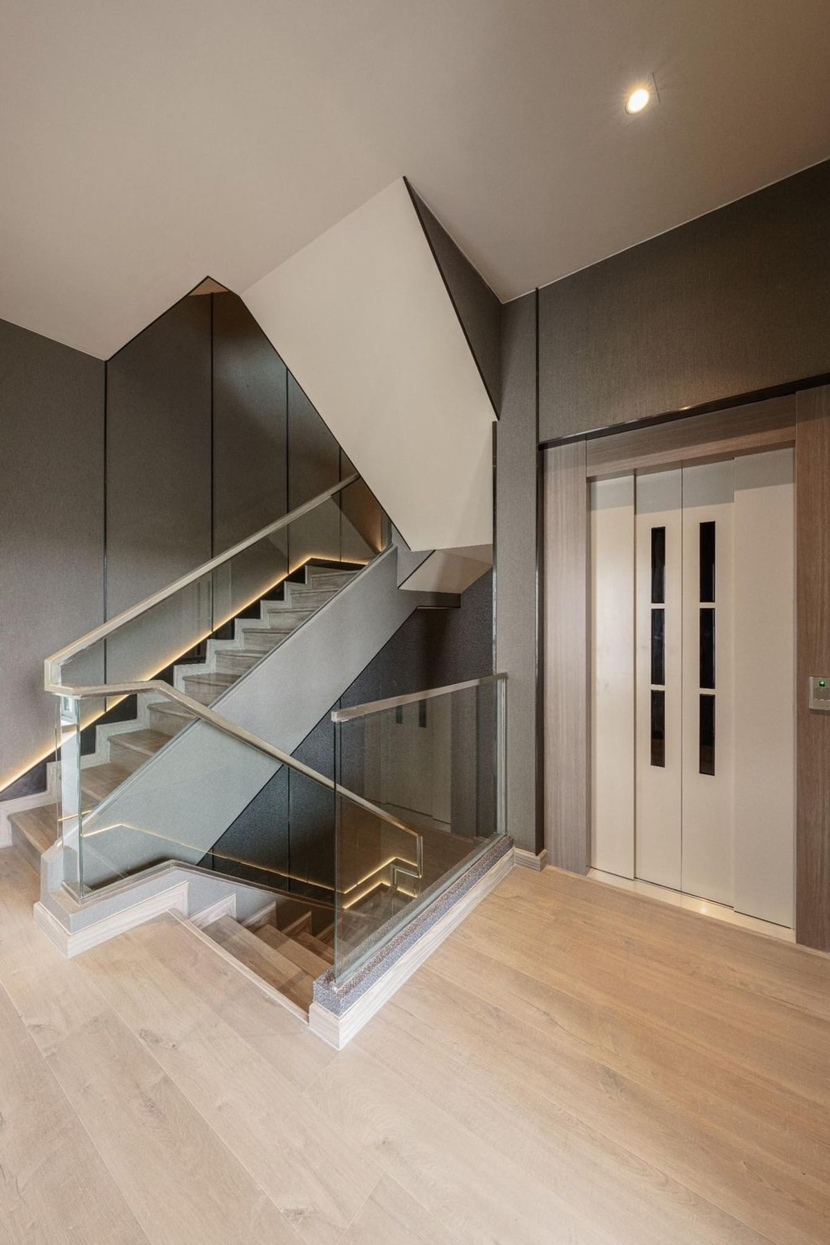 ขายบ้านพระราม 9 เพชรบุรีตัดใหม่ RCA : LUXURY POOL VILLA ✨ RAMA9 บ้านเดี่ยว 3 ชั้น หนึ่งเดียวในถนนพระราม 9 นัดชมโครงการ 0982924151 ฝ่ายขายคุณออย