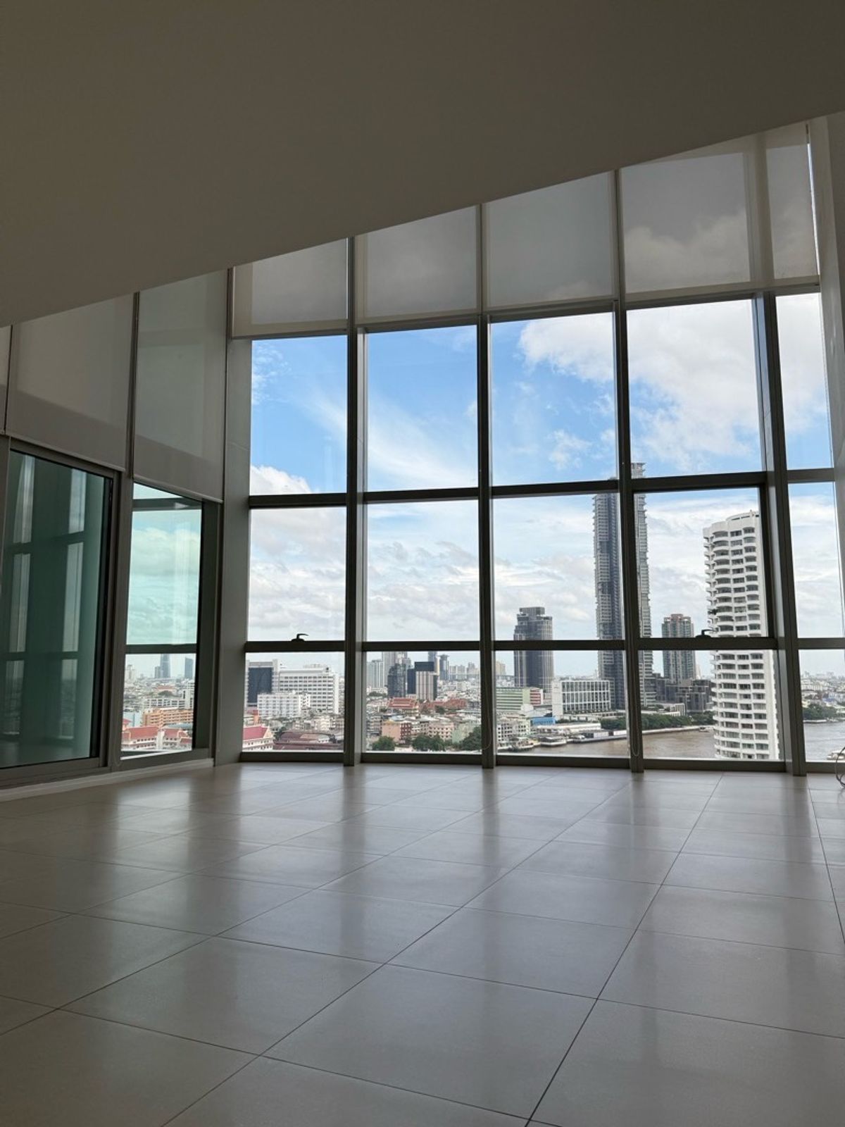 ให้เช่าคอนโดวงเวียนใหญ่ เจริญนคร : ห้องใหญ่ Duplex วิวแม่น้ำเจ้าพระยา ให้เช่า The River