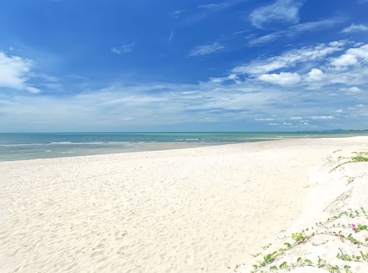 ขายบ้านหัวหิน ประจวบคีรีขันธ์ : 📢👇บ้านพักตากอากาศชายทะเล ชะอำ หัวหิน หาดสวย น้ำใส เพียง 200 เมตร ถึงชายทะเล มีระบบรักษาความปลอดภัยที่ดี เข้าตัวเมืองหัวหินเพียง 15 นาที (หมู่บ้านติดถนนหลักเพชรเกษม)