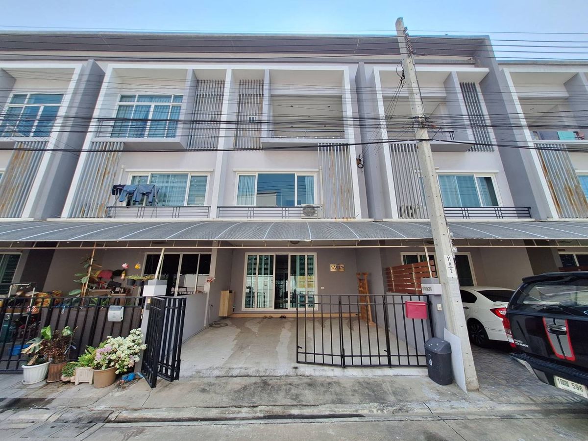 For SaleTownhomeEakachai, Bang Bon : 3 -storey homes for sale, price not more than 4 million, exclusive, Sathorn Kalapapruek, The Exclusive Sathon Kanlapapruek, area 21.4 sq.w.