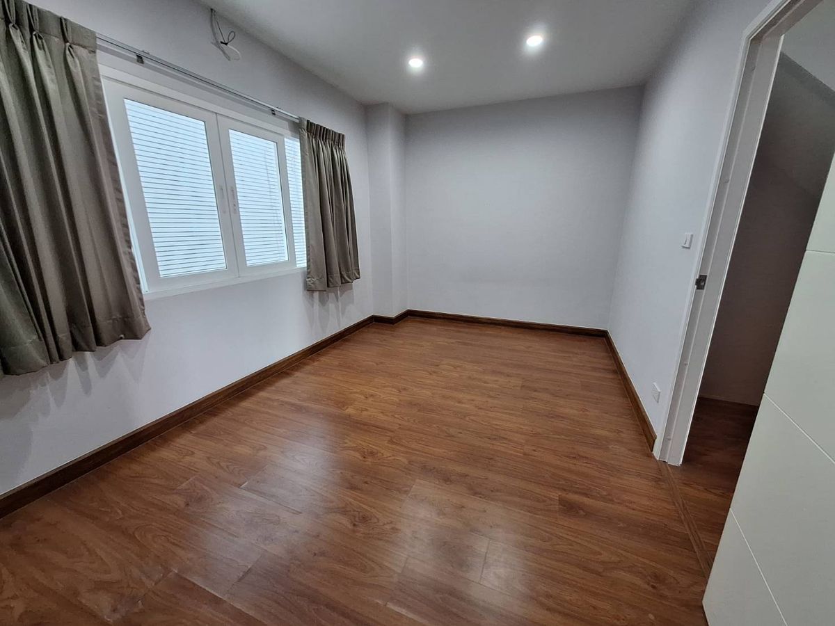 For SaleTownhomeEakachai, Bang Bon : 3 -storey homes for sale, price not more than 4 million, exclusive, Sathorn Kalapapruek, The Exclusive Sathon Kanlapapruek, area 21.4 sq.w.