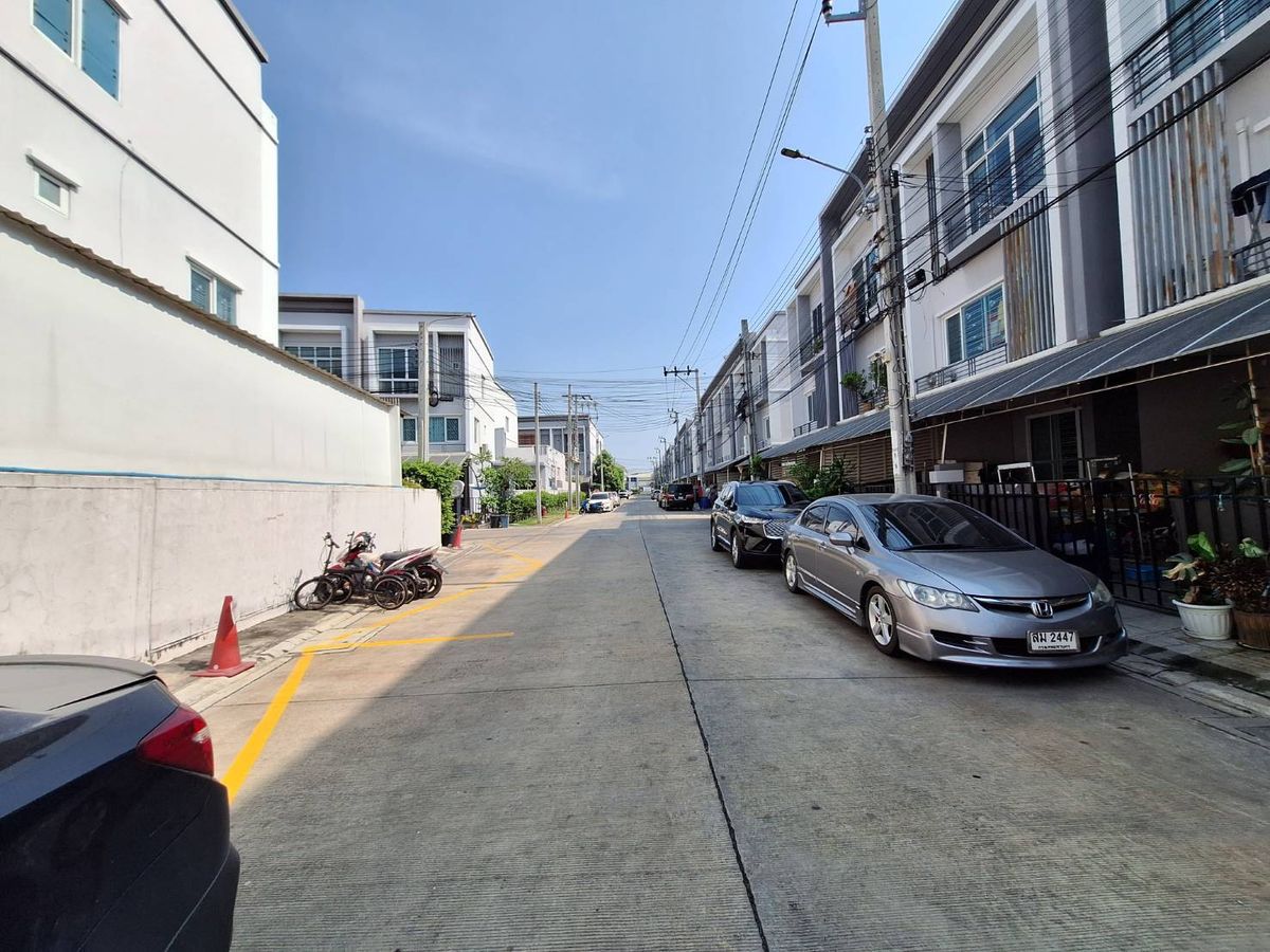 For SaleTownhomeEakachai, Bang Bon : 3 -storey homes for sale, price not more than 4 million, exclusive, Sathorn Kalapapruek, The Exclusive Sathon Kanlapapruek, area 21.4 sq.w.