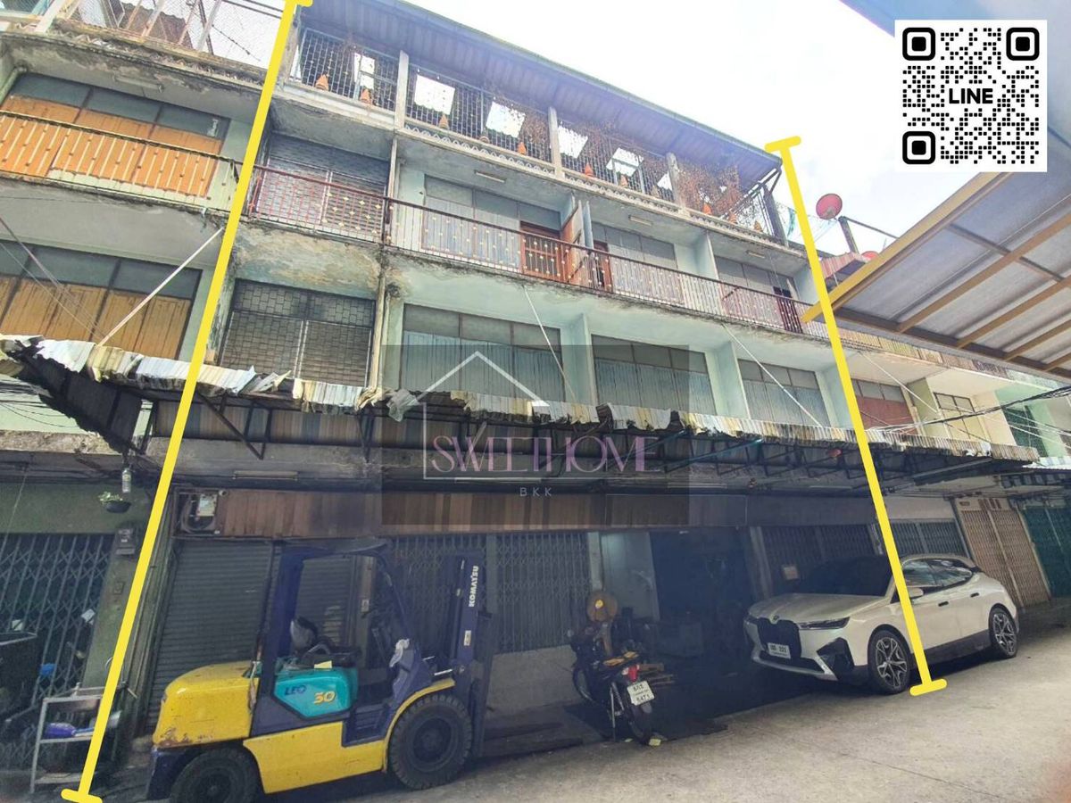For SaleShop HouseSiam Paragon ,Chulalongkorn,Samyan : Selling cheap commercial buildings, total 3.5 booths, 3 layers high, gold lines A lot of famous restaurants !! Near MRT Hua Lamphong !!