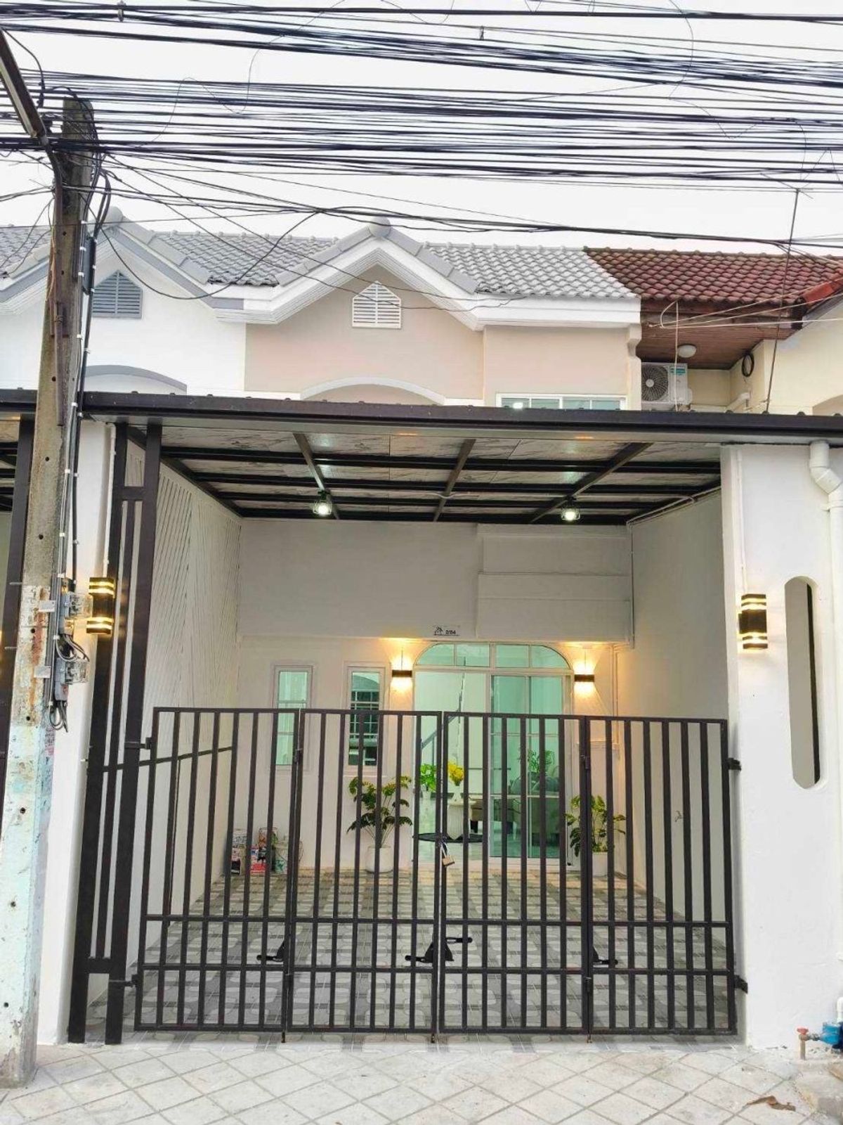 ขายทาวน์โฮมมีนบุรี-ร่มเกล้า : ขายทาวน์เฮ้าส์ พนาสนธิ์2 นิมิตใหม่1 ขนาด 18.5 ตร.ว. รีโนเวทใหม่