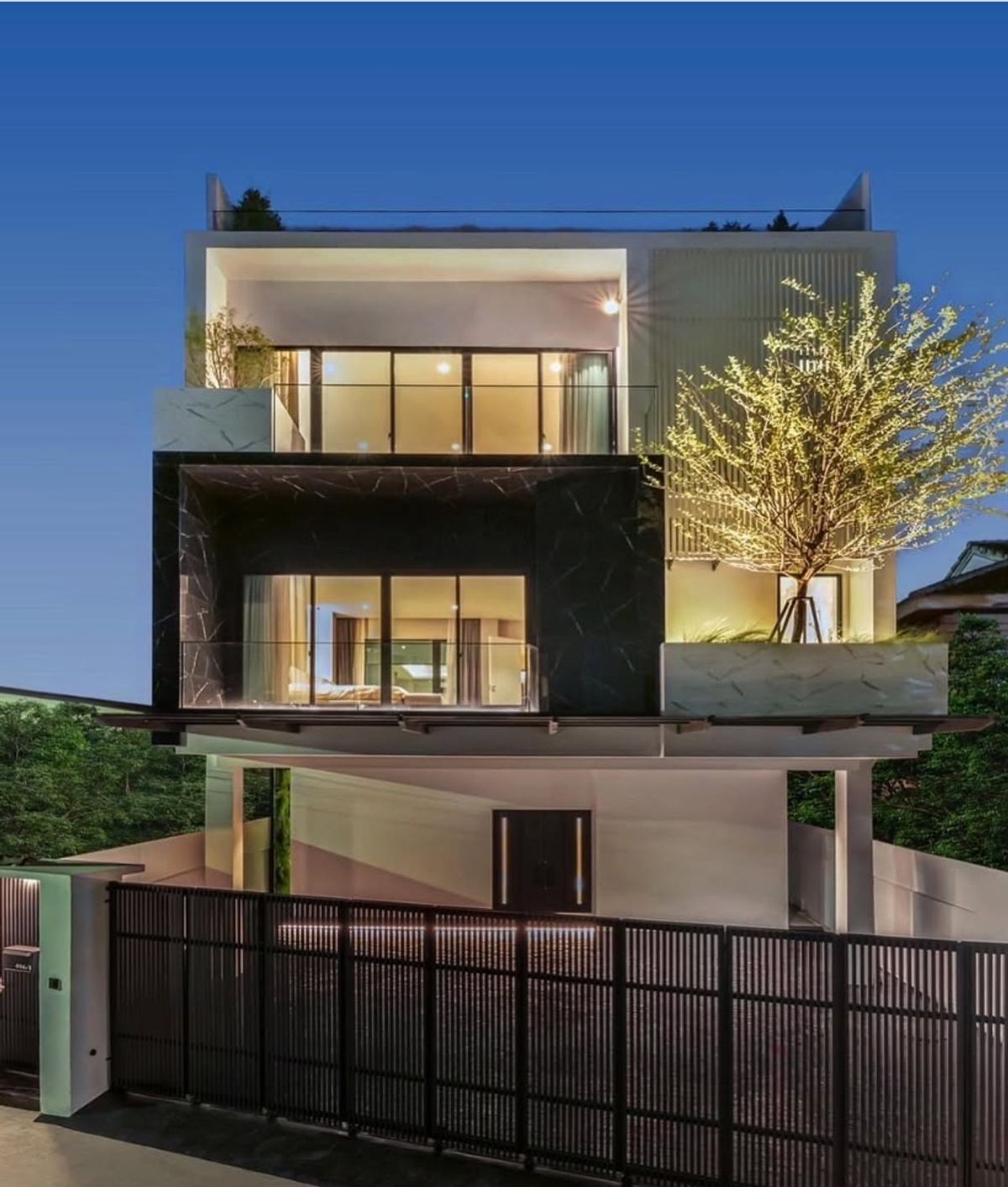 TownhomeSukhumvit, Asoke, Thonglor : Luxury Pool Villa with 4 Bedroom in Ekkamai