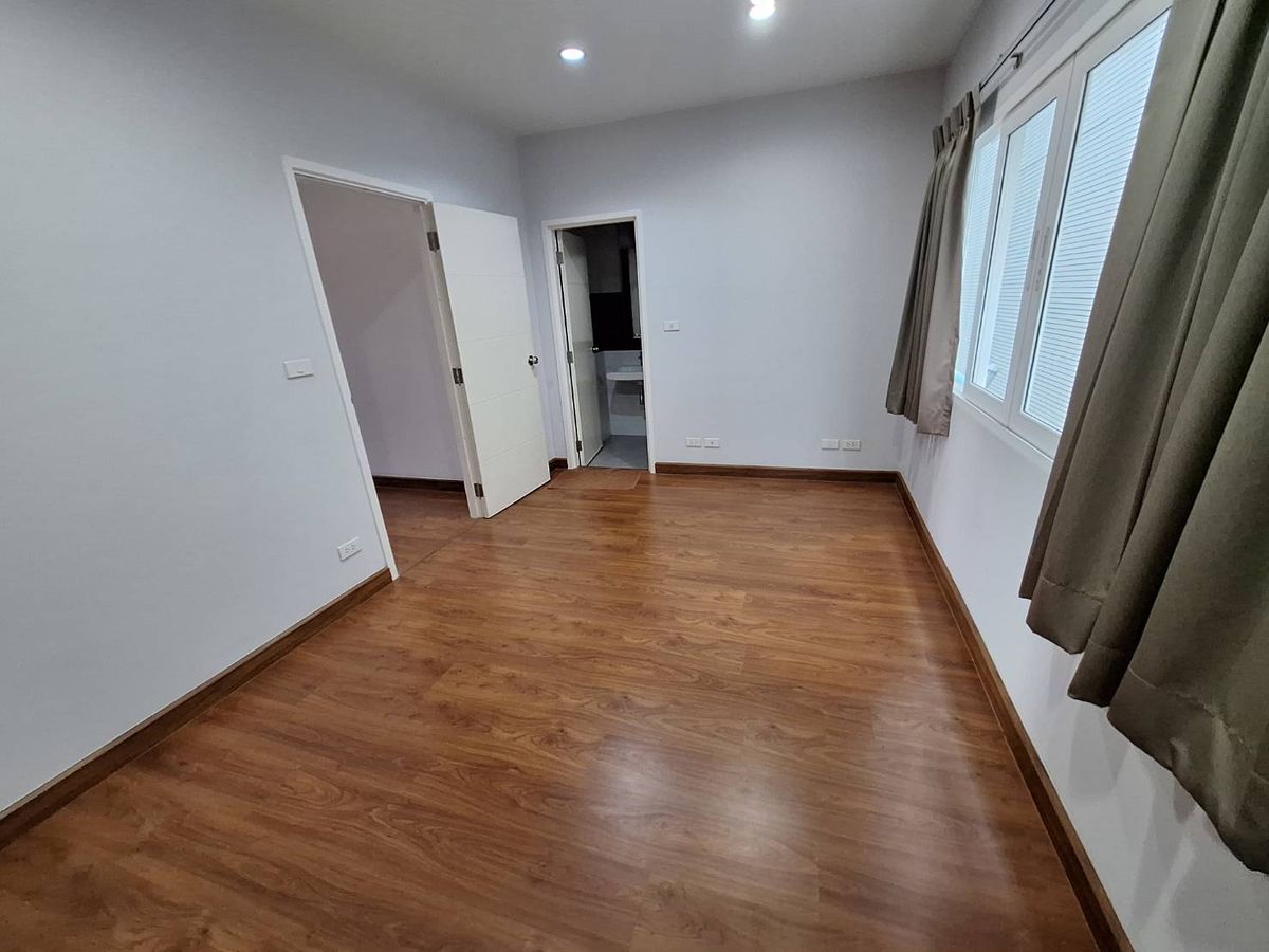 For SaleTownhomeEakachai, Bang Bon : 3 -storey homes for sale, price not more than 4 million, exclusive, Sathorn Kalapapruek, The Exclusive Sathon Kanlapapruek, area 21.4 sq.w.