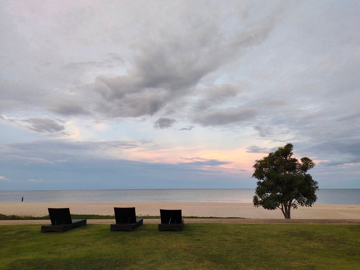 ขายบ้านหัวหิน ประจวบคีรีขันธ์ : 📢👇บ้านพักตากอากาศชายทะเล ชะอำ หัวหิน หาดสวย น้ำใส เพียง 200 เมตร ถึงชายทะเล มีระบบรักษาความปลอดภัยที่ดี เข้าตัวเมืองหัวหินเพียง 15 นาที (หมู่บ้านติดถนนหลักเพชรเกษม)