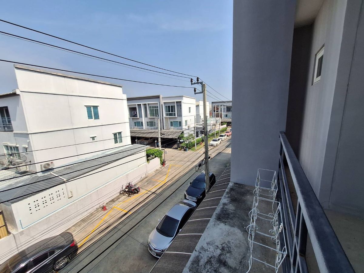 For SaleTownhomeEakachai, Bang Bon : 3 -storey homes for sale, price not more than 4 million, exclusive, Sathorn Kalapapruek, The Exclusive Sathon Kanlapapruek, area 21.4 sq.w.