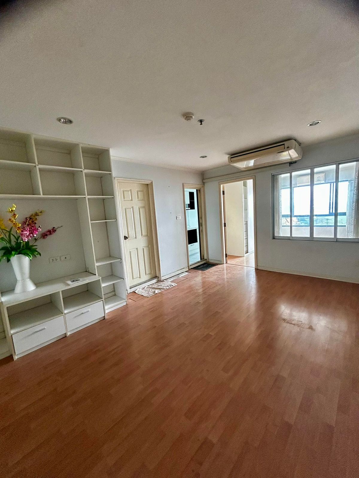 For SaleCondoOnnut, Udomsuk : Big, beautiful room, new renovated Very good price.