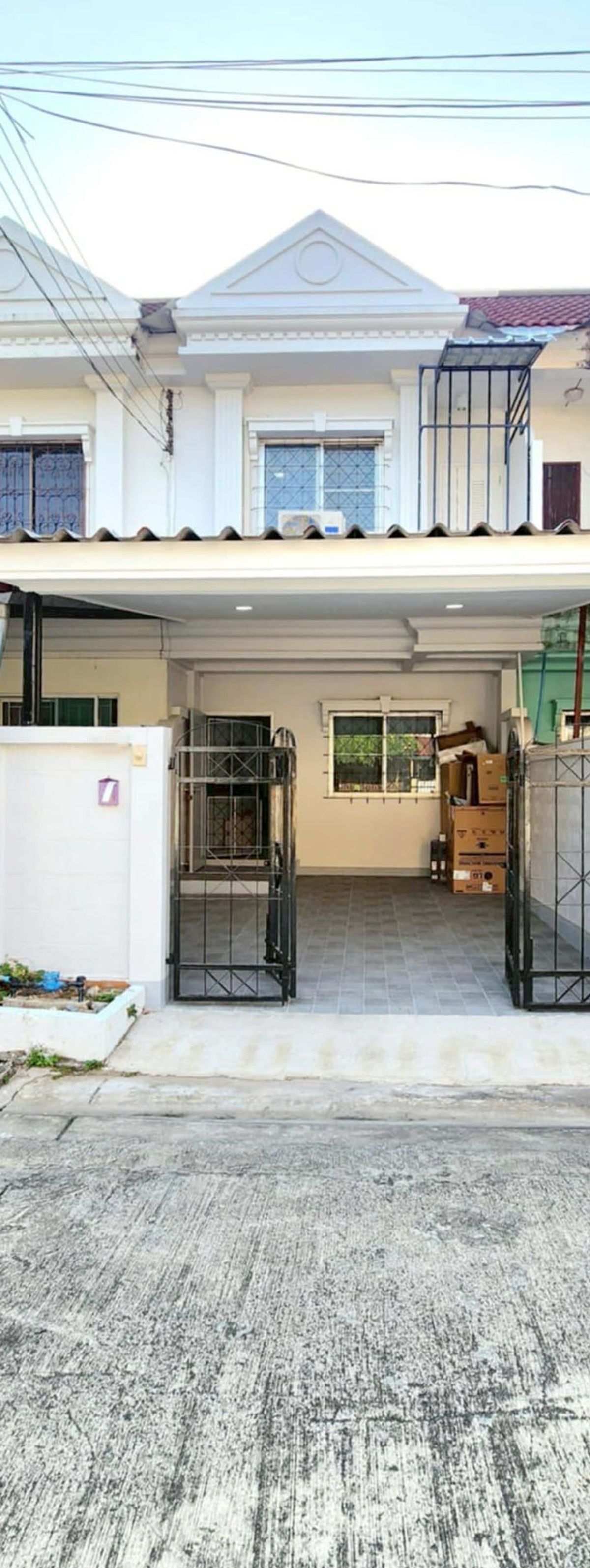 For RentTownhomeChiang Mai : Townhouse in the project Rent 16,900 baht per month, near Central Festival, only 5 minutes. No.6H275