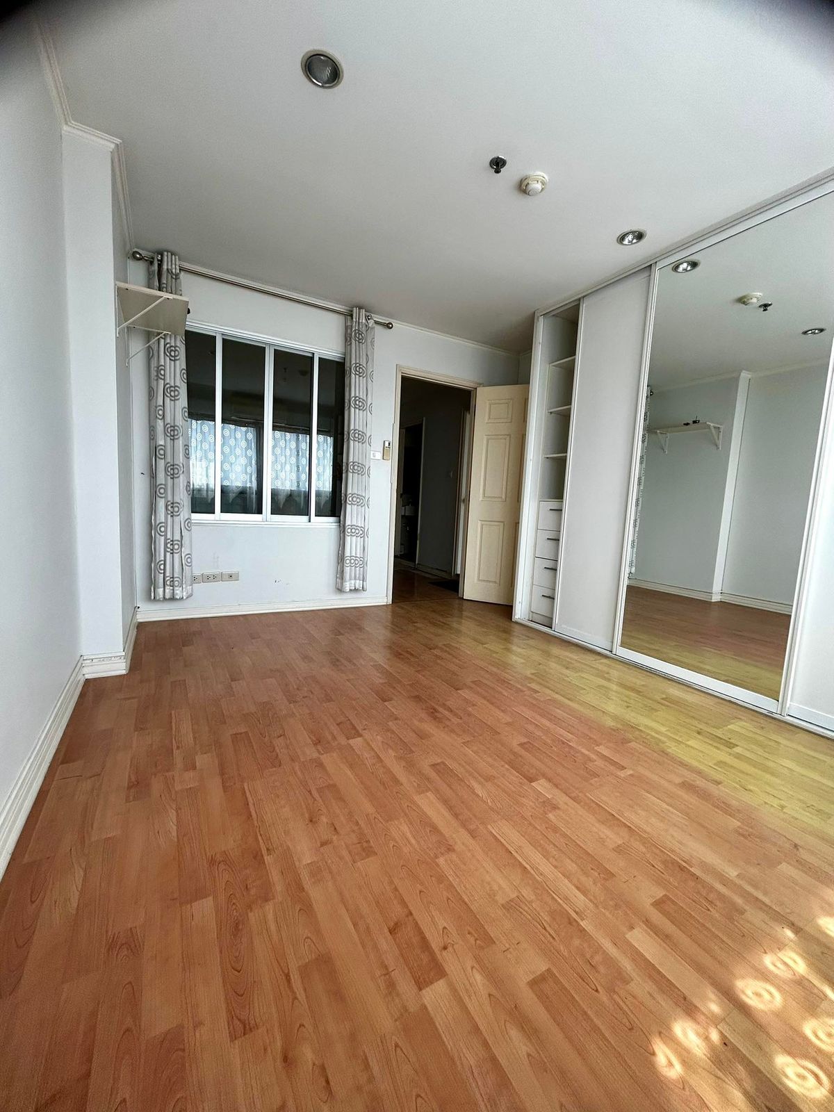 For SaleCondoOnnut, Udomsuk : Big, beautiful room, new renovated Very good price.