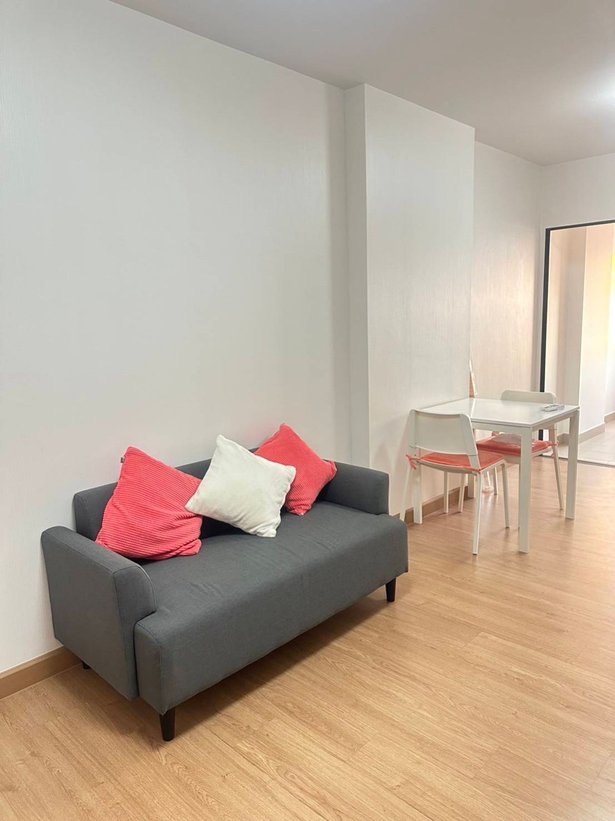 For RentCondoChaengwatana, Muangthong : Renting correctly, ready to be in a new room, 50 sqm. Very big. Can go in