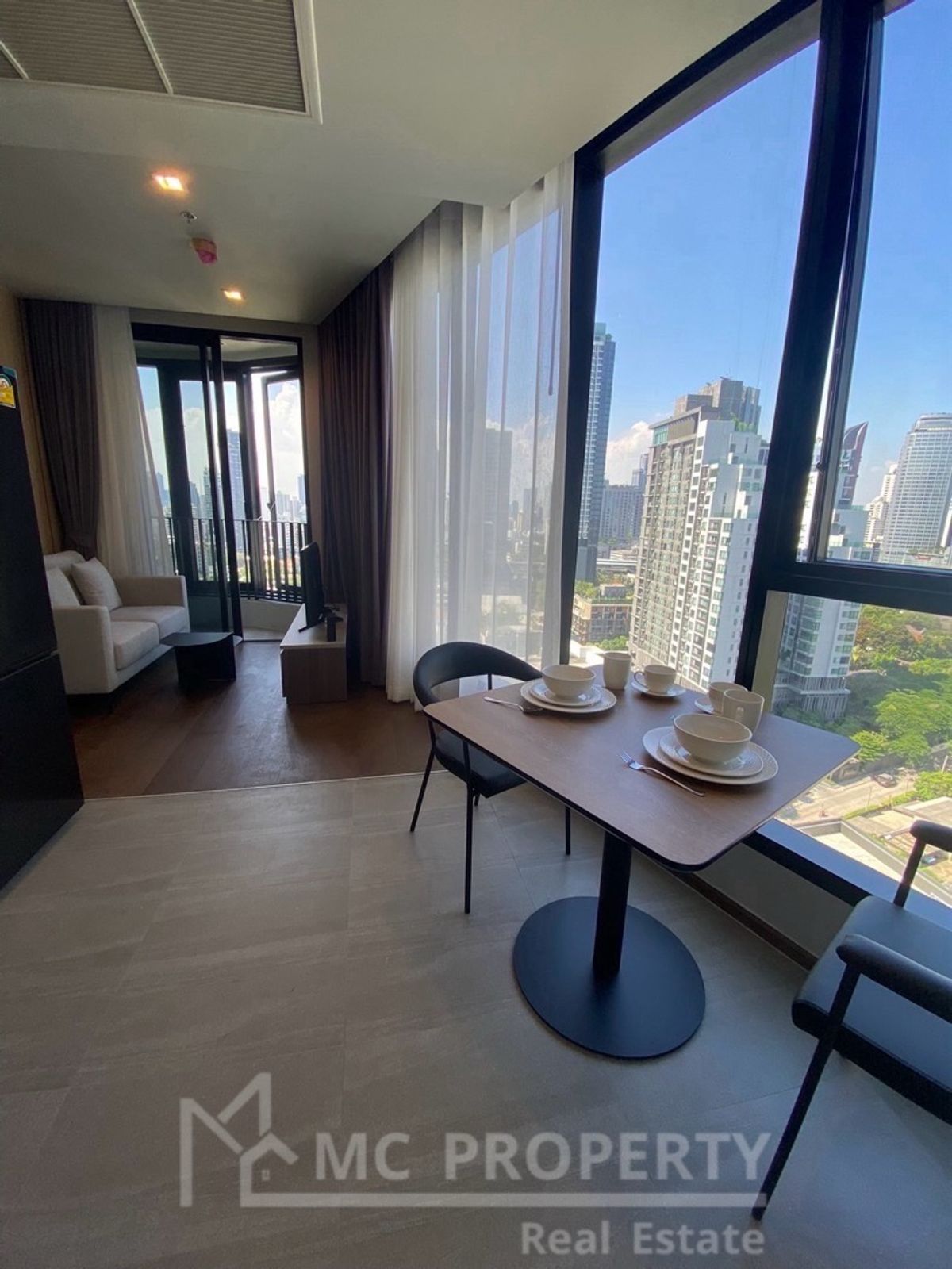 ให้เช่าคอนโดสุขุมวิท อโศก ทองหล่อ : IDEO Q SUKHUMVIT 36 ให้เช่า 1 ห้องนอน 30SQM 30FL ++ เพียง 27,000 กรุณาติดต่อ 0816878954
