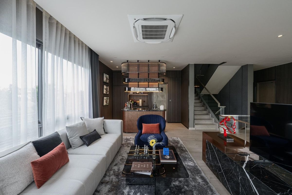 ขายบ้านพระราม 9 เพชรบุรีตัดใหม่ RCA : LUXURY POOL VILLA ✨ RAMA9 บ้านเดี่ยว 3 ชั้น หนึ่งเดียวในถนนพระราม 9 นัดชมโครงการ 0982924151 ฝ่ายขายคุณออย