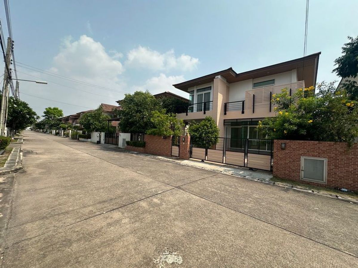 ขายบ้านศรีราชา แหลมฉบัง บ้านบึง : ขายด่วน! บ้านสวยสภาพดี โครงการน่าอยู่ มบ.เดอะ บูเลอวาร์ด ศรีราชา