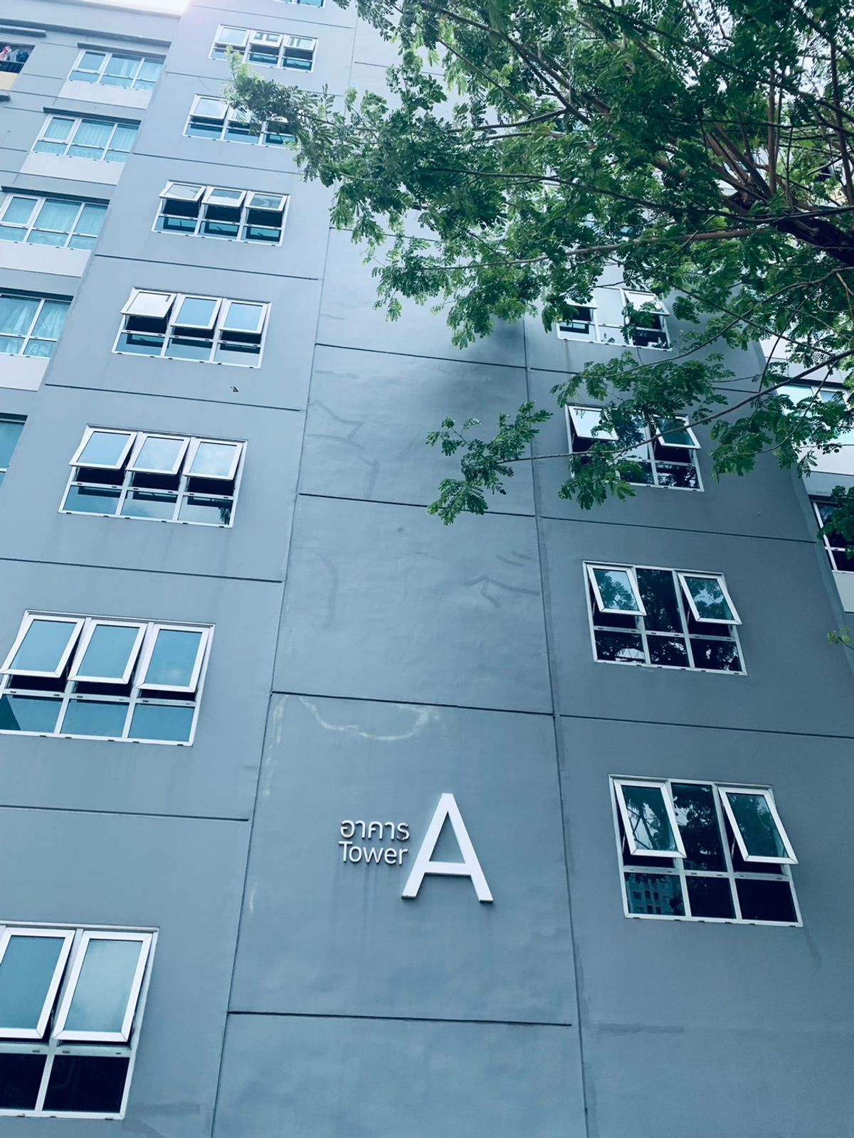 For SaleCondoThaphra, Talat Phlu, Wutthakat : Urgent sale, the cheapest price, near the electric train, carrying the luggage straight away