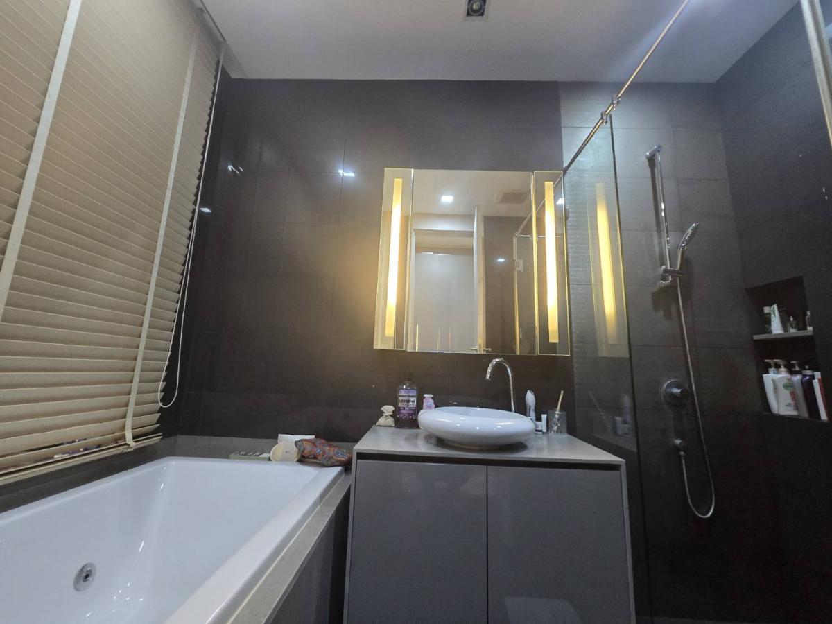 For SaleCondoRatchathewi,Phayathai : M Phayathai condo, 1 bedroom, in the city center, near BTS/MRTOnly 8.2 million, with a swimming pool, fitness center, and complete facilities!