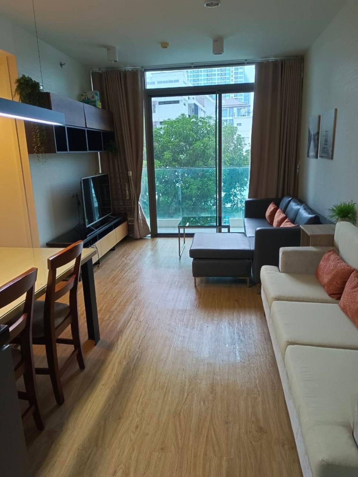 ขายคอนโดสีลม ศาลาแดง บางรัก : 03/04/2026, ขาย/เช่า คอนโด 2 ห้องนอน ใจกลางสีลม – Siamese Surawong 
ใกล้ BTS/MRT สามย่าน ราคาเริ่มต้น 8.49 ลบ. ฟรีสิ่งอำนวยความสะดวกครบ! 0642748883