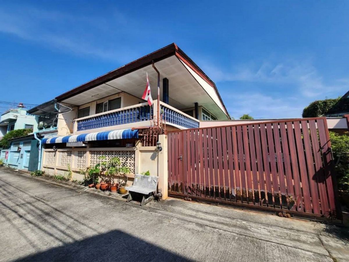 ขายบ้านสมุทรปราการ สำโรง : สอบถามโทร : 083-544-4141 ขายบ้านเดี่ยวพร้อมที่ดิน 50 ตารางวา ซอยด่านสำโรง 28 ถนนสุขุมวิท 113 สำโรงเหนือ เมืองสมุทรปราการ ใกล้รถไฟฟ้าสีเหลือง สถานีศรีด่าน 1.5 กม.