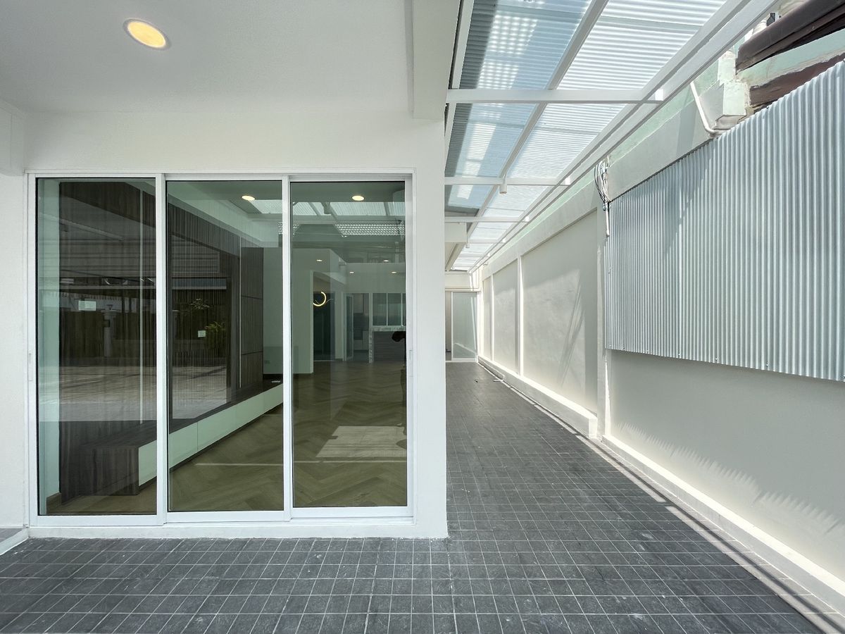 ขายทาวน์โฮมรัชดา ห้วยขวาง : 📢👇ขายพร้อมผู้เช่า รับค่าเช่า150k สัญญาสิ้นสุด พฤษภา 2569บ้านเพิ่งรีโนเวทใหม่ พร้อมให้คุณมาพักอาศัย ใจกลางกรุงเทพ ย่านธุรกิจ เดินทางสะดวก ใกล้Central พระราม9