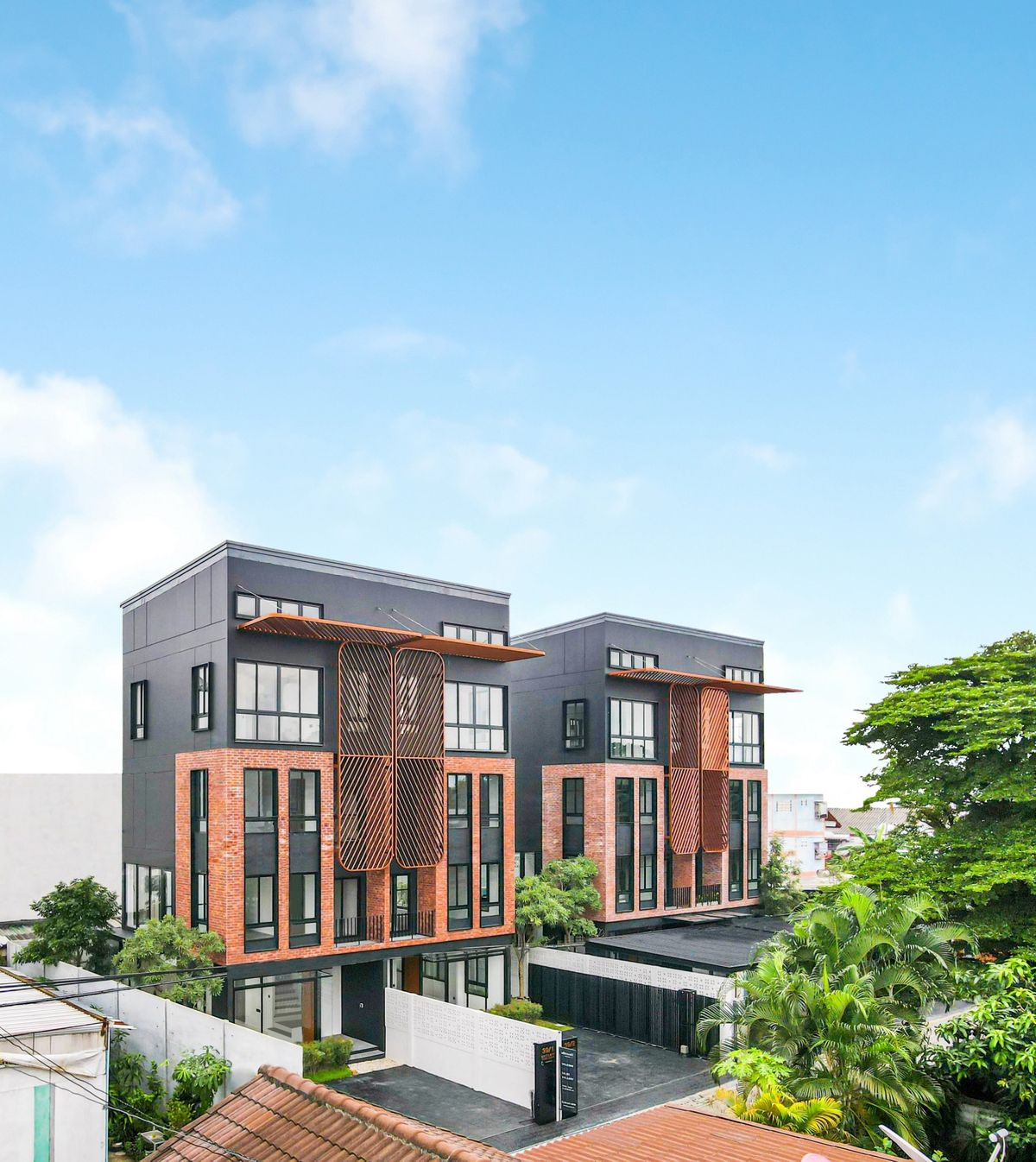 For SaleHome OfficeKaset Nawamin,Ladplakao : 🏛️✨britlot Prime Kaset-nawamin Selling with 6% YIDELD leased, 3.5 floor, 280 sq.m., 39.4 sq.w. | 3 bedrooms, 4 bathrooms, 3 parking, starting at 12.9 MB. Contact to watch Tel.0922635410 (Earth)