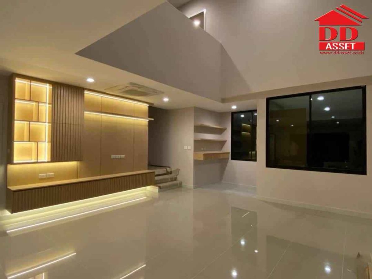 ทาวน์โฮมพระราม 9 เพชรบุรีตัดใหม่ RCA : ขาย / ให้เช่า Nirvana Define ศรีนครินทร์-พระราม 9 รหัส : H8193