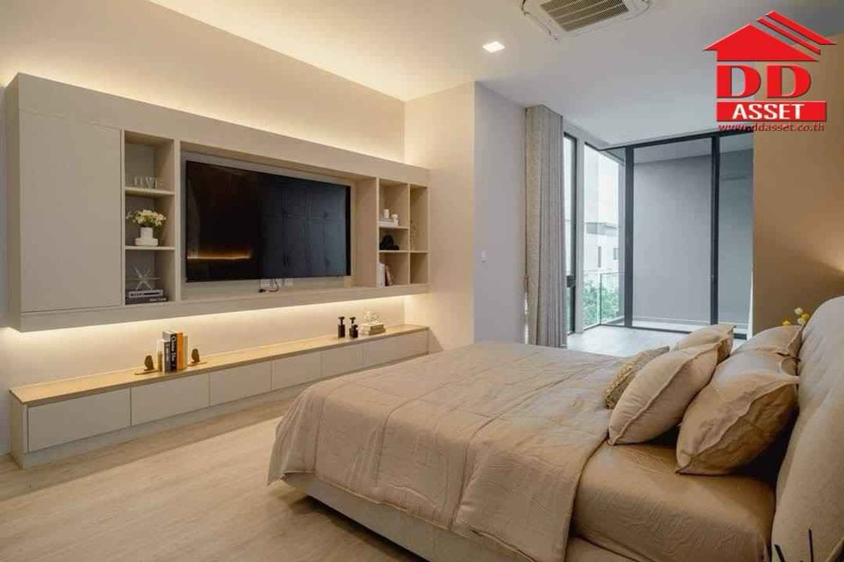 For RentHousePattanakan, Srinakarin : For Rent Vive Krungthep Kreetha, Krungthep Kreetha, behind the Velington School, Code: H8199