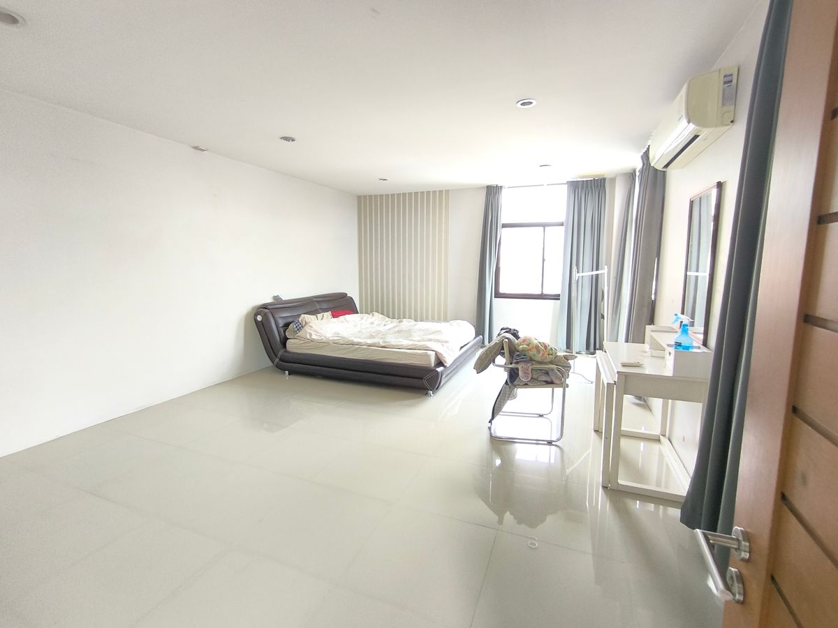 ขายอาคารพาณิชย์พัทยา บางแสน ชลบุรี สัตหีบ : อาคารพาณิชย์ 3.5 ชั้น ทำเลทำธุรกิจ พท.ใช้สอยกว่า 900 ตรม.