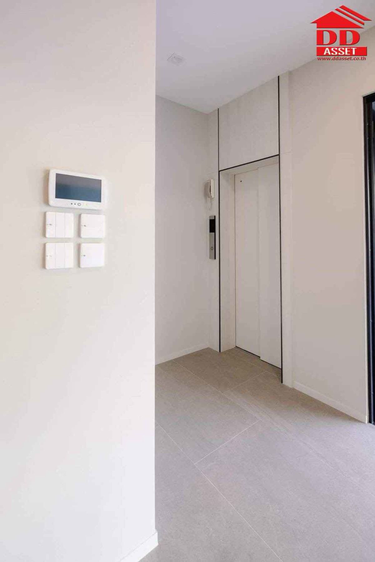 For RentHousePattanakan, Srinakarin : For Rent Vive Krungthep Kreetha, Krungthep Kreetha, behind the Velington School, Code: H8199