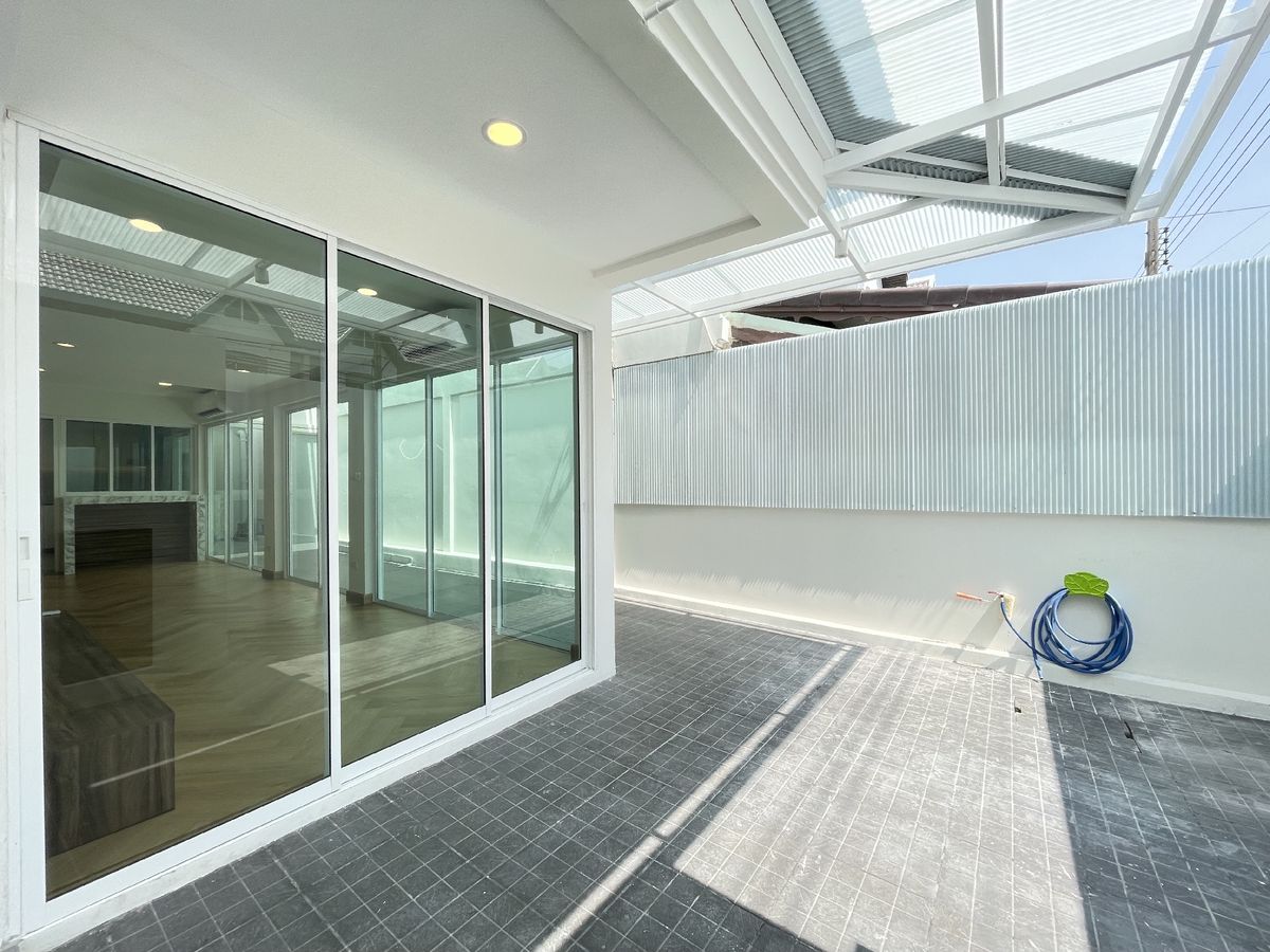 ขายทาวน์โฮมรัชดา ห้วยขวาง : 📢👇ขายพร้อมผู้เช่า รับค่าเช่า150k สัญญาสิ้นสุด พฤษภา 2569บ้านเพิ่งรีโนเวทใหม่ พร้อมให้คุณมาพักอาศัย ใจกลางกรุงเทพ ย่านธุรกิจ เดินทางสะดวก ใกล้Central พระราม9